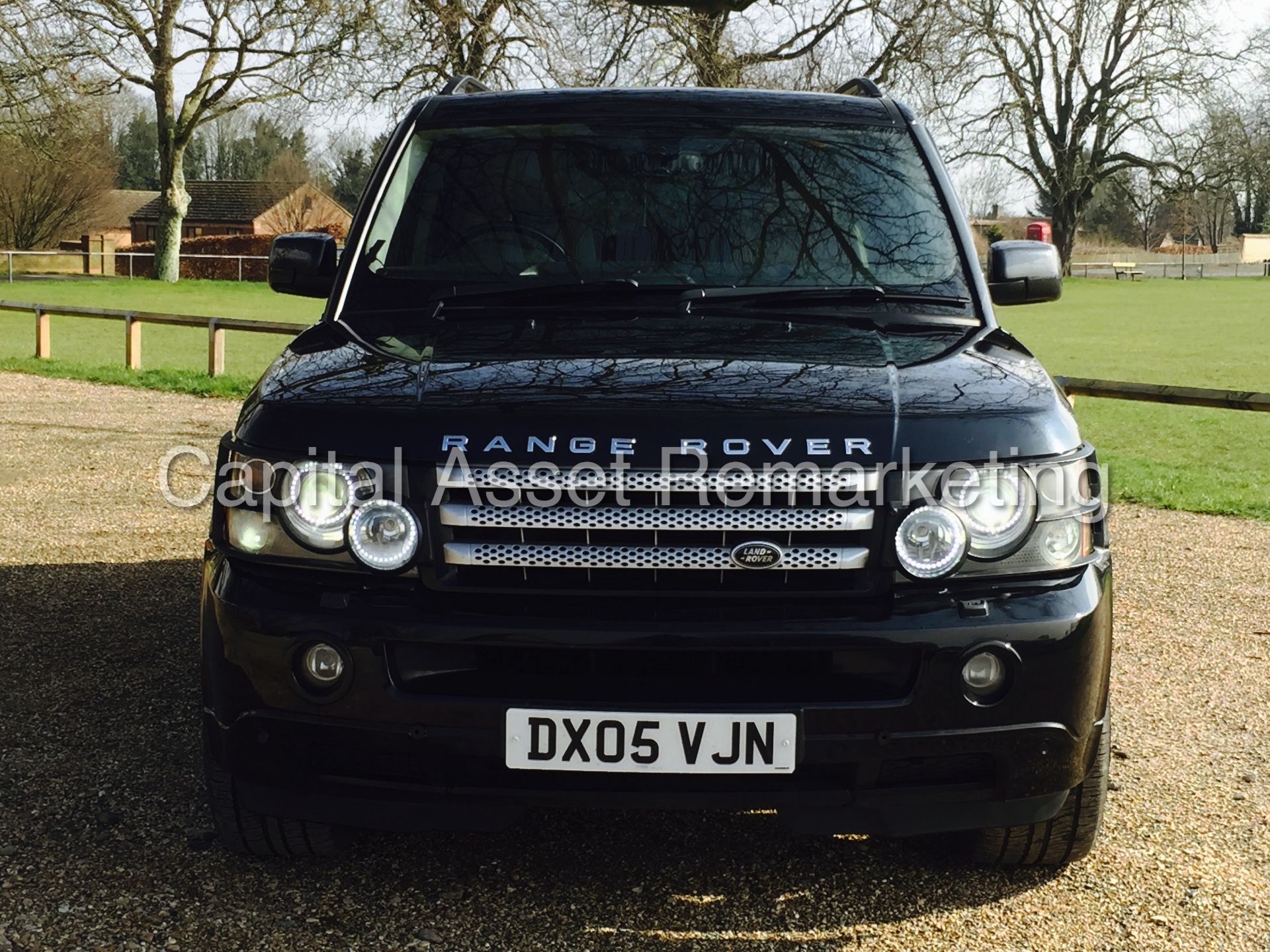 (ON SALE) RANGE ROVER SPORT 'HSE' (TDV6) - AUTO - LEATHER - SAT NAV - FRONT & REAR DVD's (NO VAT) - Image 2 of 33