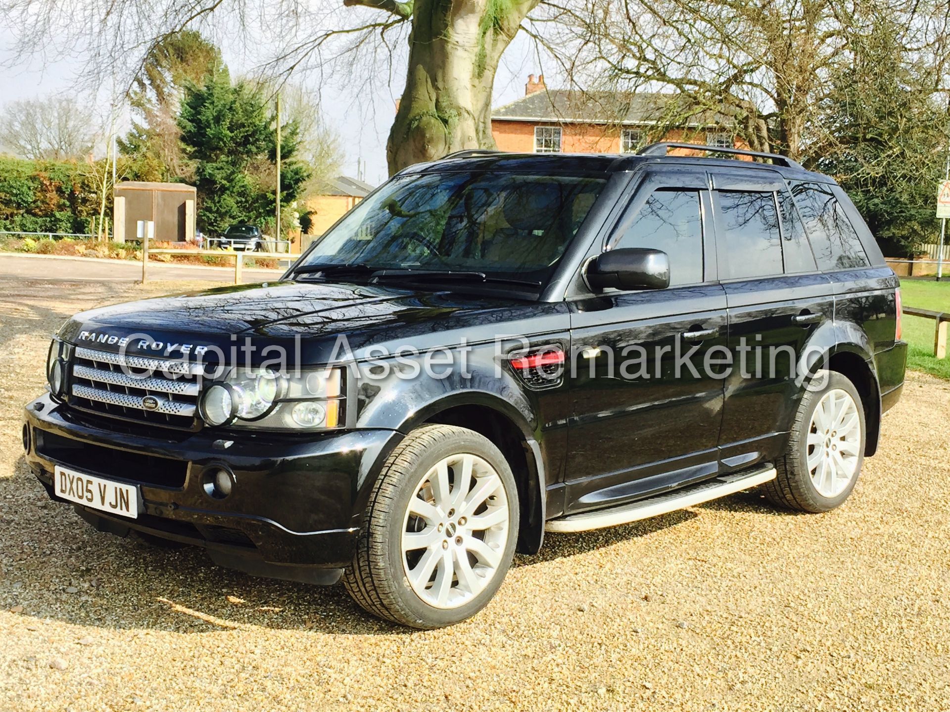 (ON SALE) RANGE ROVER SPORT 'HSE' (TDV6) - AUTO - LEATHER - SAT NAV - FRONT & REAR DVD's (NO VAT) - Image 3 of 33