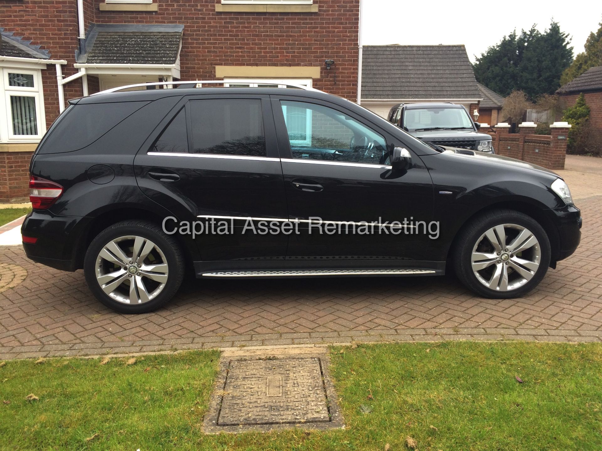 MERCEDES ML 350CDI "SPORT - BLACK EDITION" AUTO / TIP-TRONIC - FULLY LOADED - SAT NAV - STUNNING !!! - Image 8 of 25