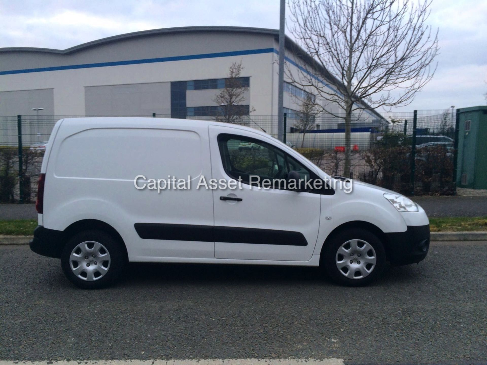 PEUGEOT PARTNER 1.6HDI "NEW SHAPE" (2013 - 13 REG) AIR CON - ELEC PACK - SIDE LOADING DOOR - 1 OWNER - Image 4 of 13