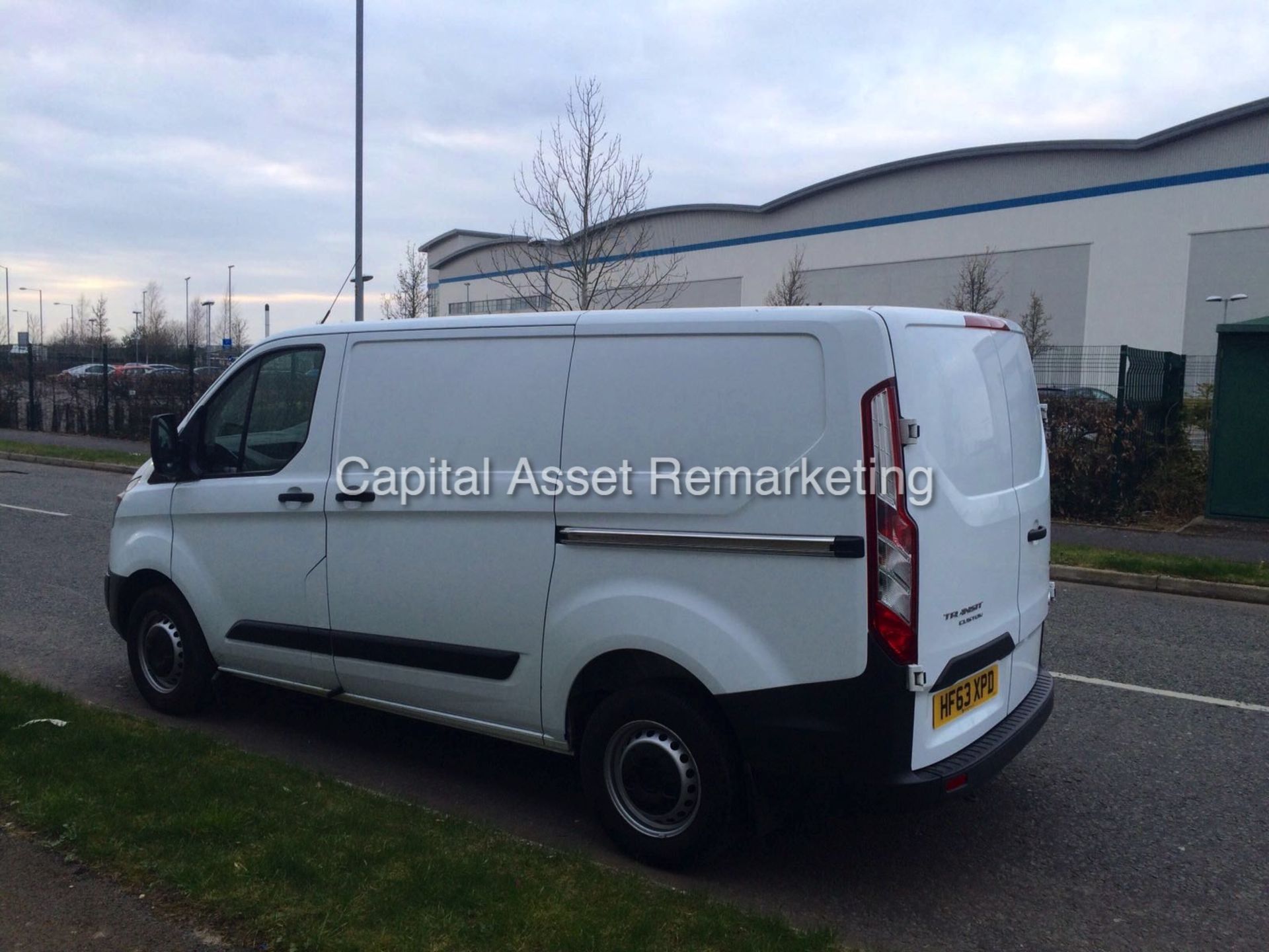 FORD TRANSIT CUSTOM 290 'ECO TECH' (2014 MODEL) 1 OWNER FROM NEW - FULL SERVICE HISTORY - NEW SHAPE - Image 4 of 11