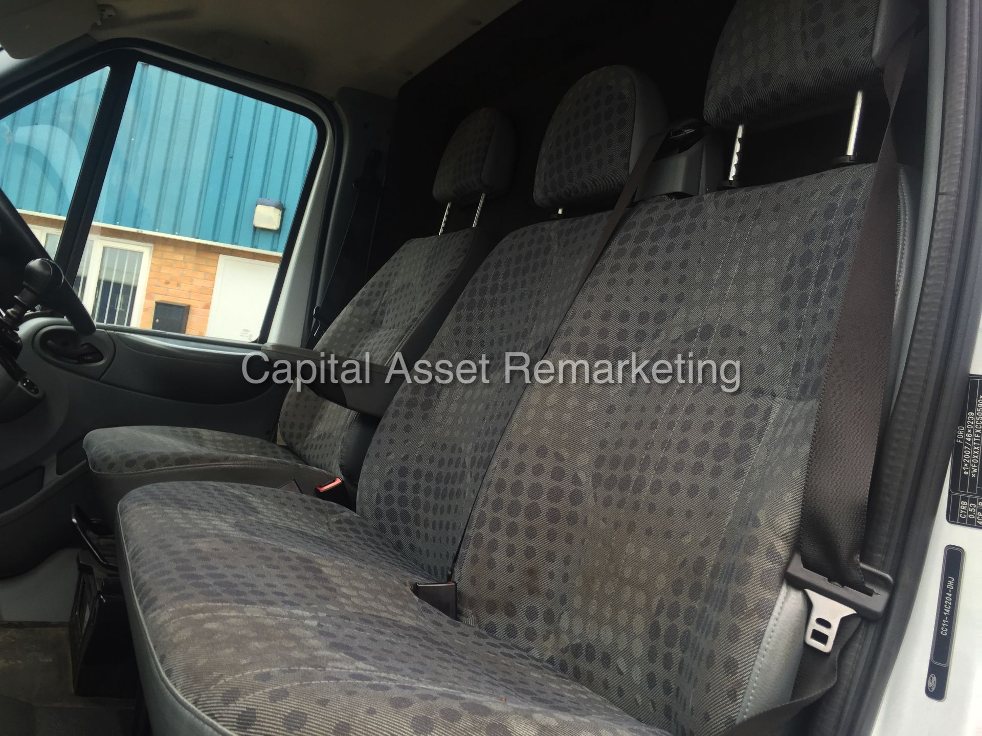 FORD TRANSIT 125 T350L RWD (2013 MODEL) 2.2 TDCI - 125ps - 6 SPEED 'LWB - HI ROOF' (1 FORMER KEEPER) - Image 16 of 19