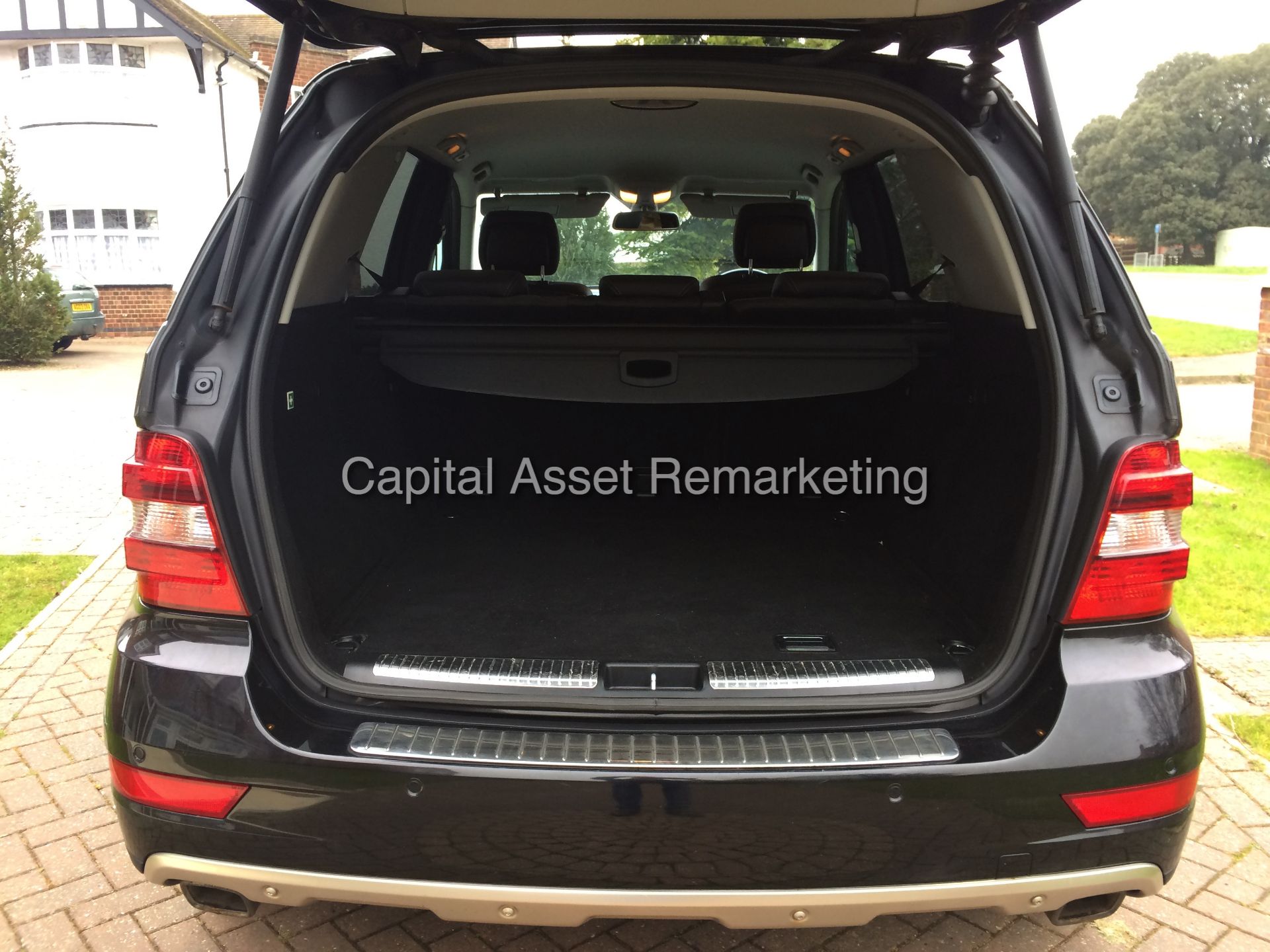 MERCEDES ML 350CDI "SPORT - BLACK EDITION" AUTO / TIP-TRONIC - FULLY LOADED - SAT NAV - STUNNING !!! - Image 19 of 25