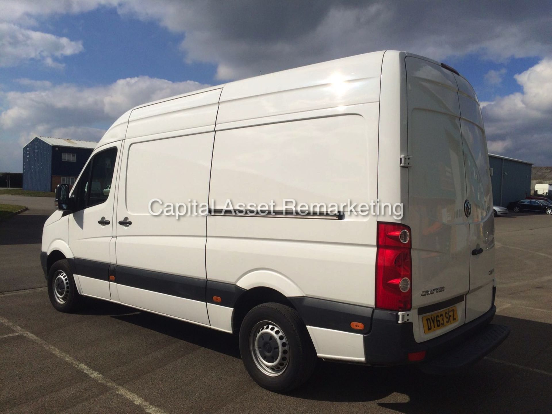 (ON SALE) VOLKSWAGEN CRAFTER CR35 2.0 TDI (109)BHP -MEDIUM WHEEL BASE -HI ROOF - 2014 MODEL -1 OWNER - Image 4 of 12