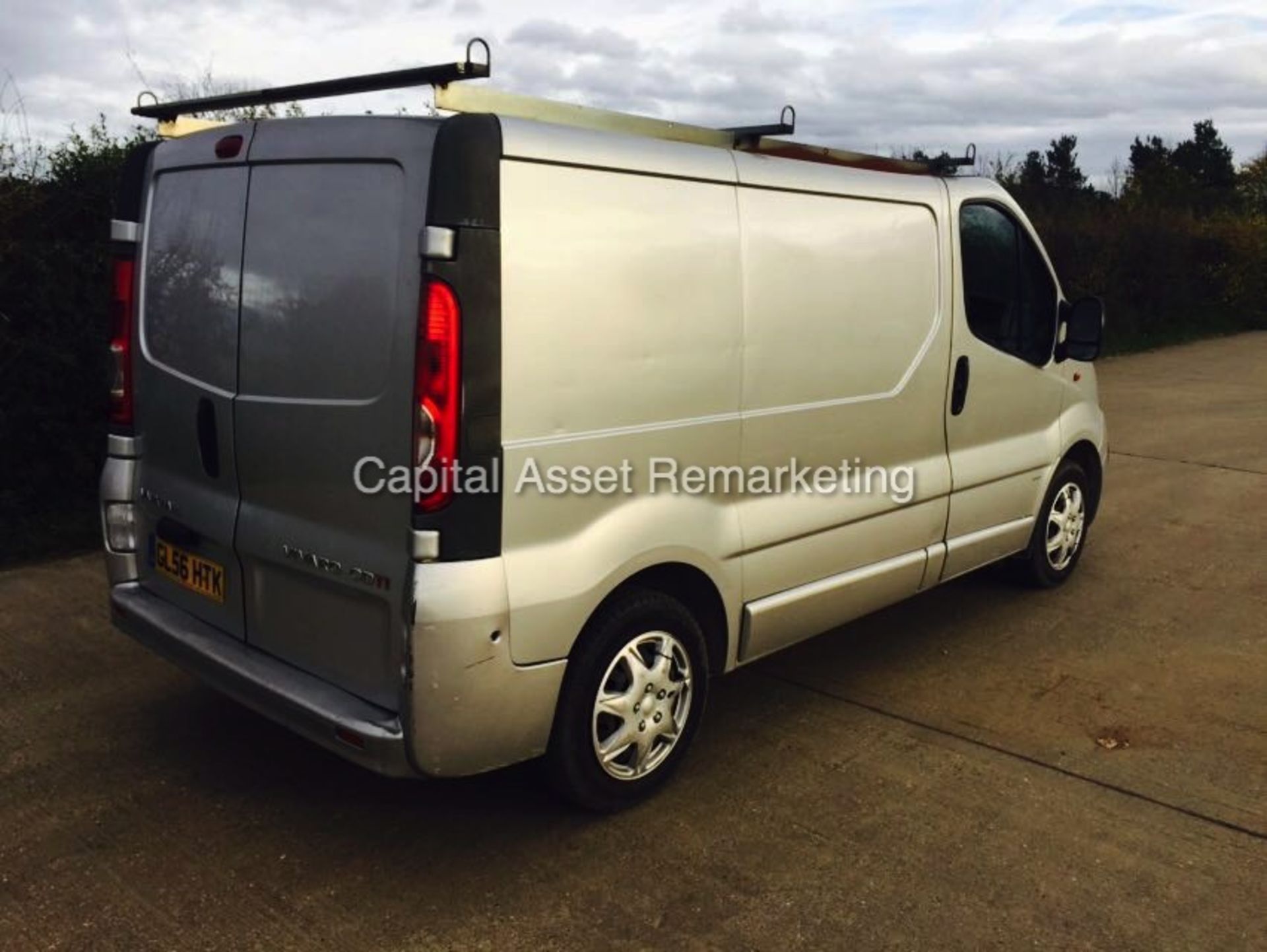 (ON SALE) VAUXHALL VIVARO 1.9CDTI - 6 SPEED "SPORTIVE - SILVER EDITION" (2007 MODEL) AIR CON - Image 4 of 5