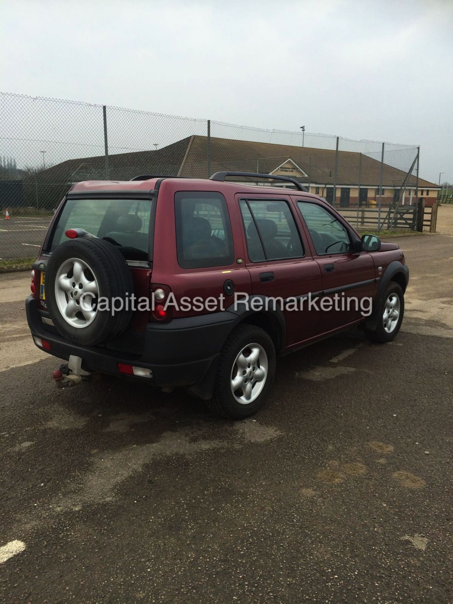 LAND ROVER FREELANDER TD4 "ES - AUTO" 5 DOOR - HIGH SPEC - LEATHER INTERIOR - AIR CON-NO VAT TO PAY - Image 3 of 12