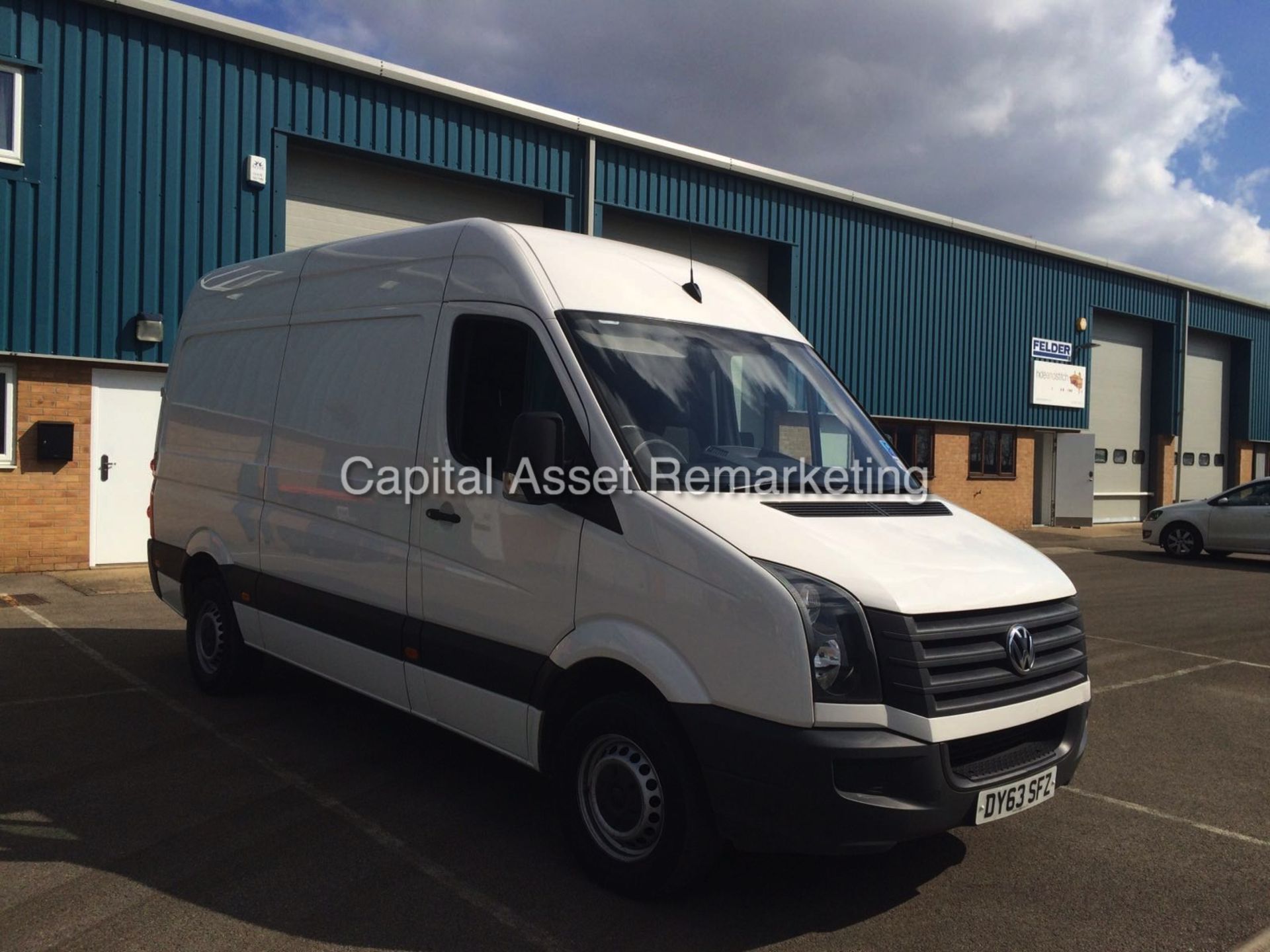 (ON SALE) VOLKSWAGEN CRAFTER CR35 2.0 TDI (109)BHP -MEDIUM WHEEL BASE -HI ROOF - 2014 MODEL -1 OWNER - Image 3 of 12