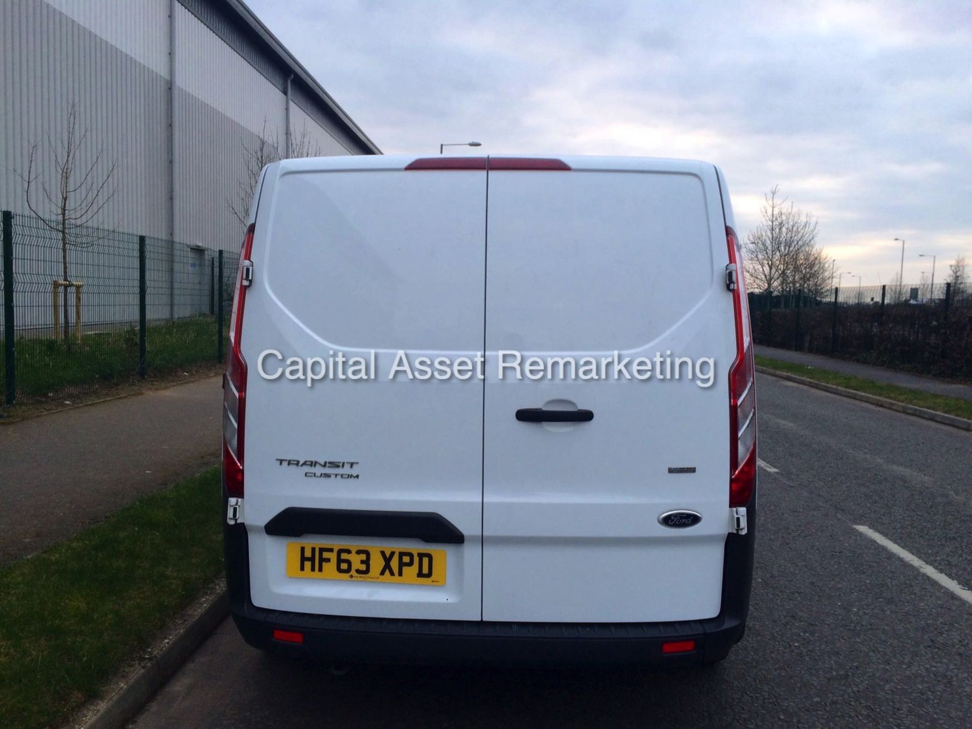 FORD TRANSIT CUSTOM 290 'ECO TECH' (2014 MODEL) 1 OWNER FROM NEW - FULL SERVICE HISTORY - NEW SHAPE - Image 5 of 11