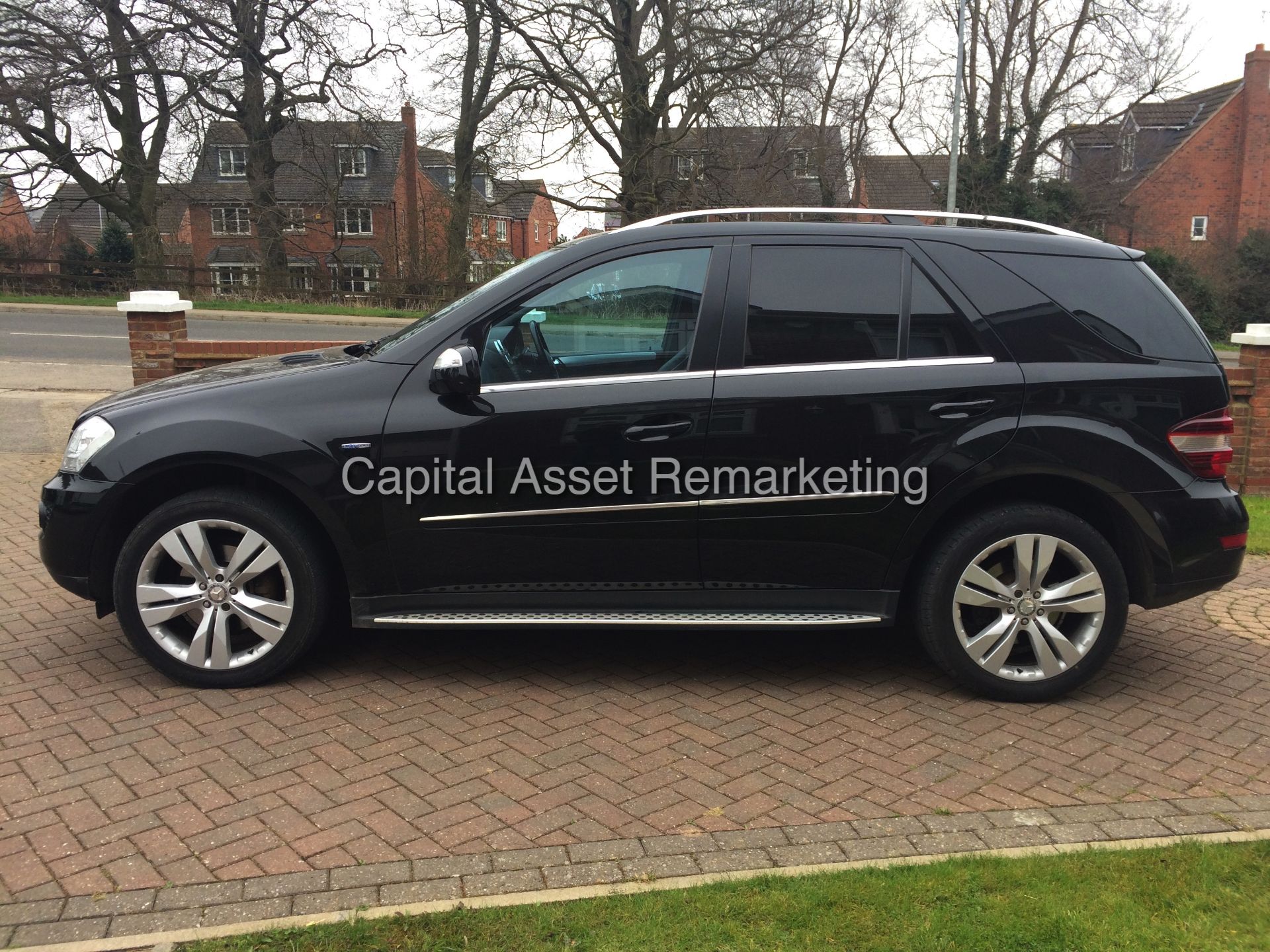 MERCEDES ML 350CDI "SPORT - BLACK EDITION" AUTO / TIP-TRONIC - FULLY LOADED - SAT NAV - STUNNING !!! - Image 4 of 25