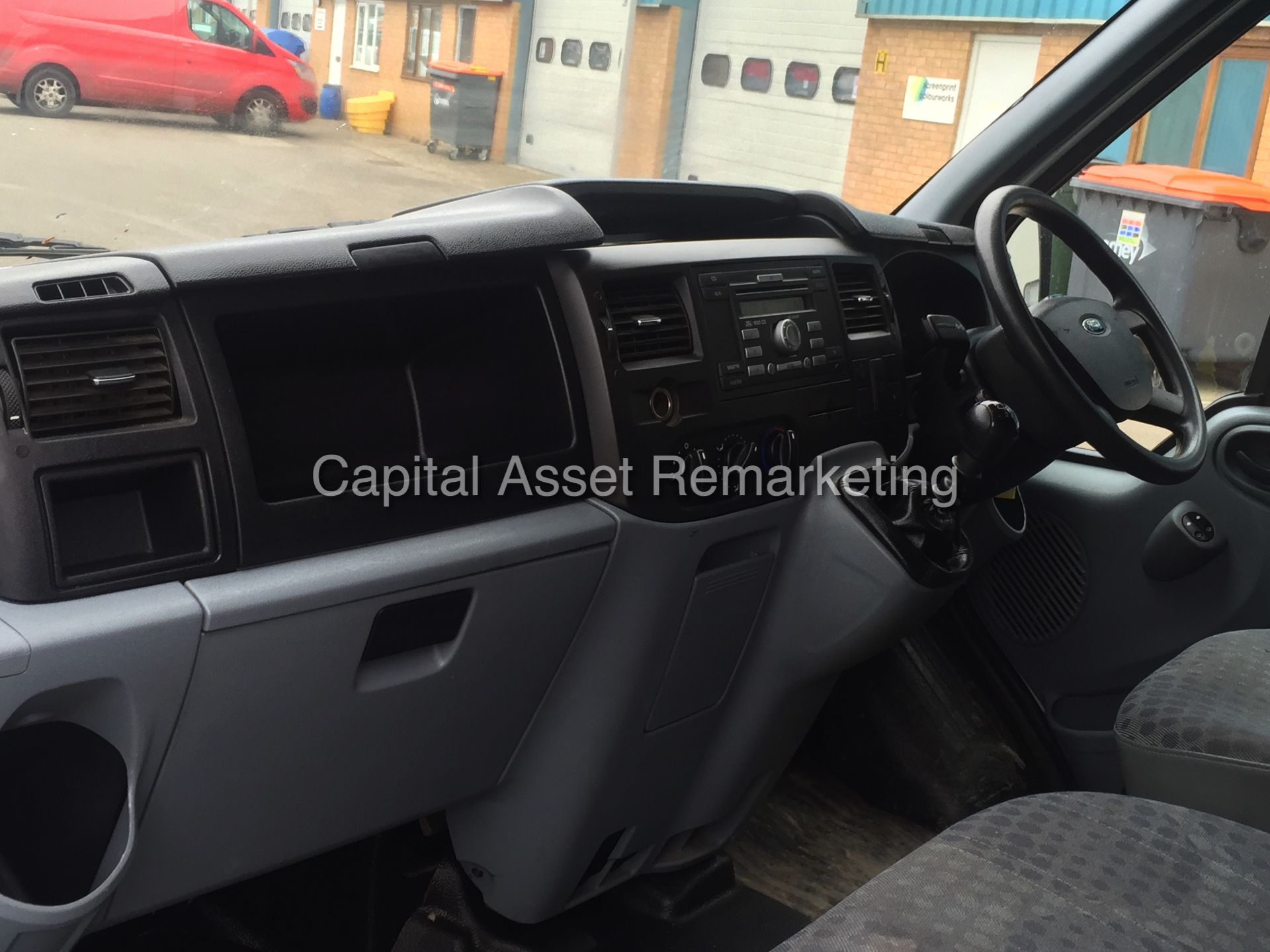 FORD TRANSIT 125 T350L RWD (2013 MODEL) 2.2 TDCI - 125ps - 6 SPEED 'LWB - HI ROOF' (1 FORMER KEEPER) - Image 15 of 19