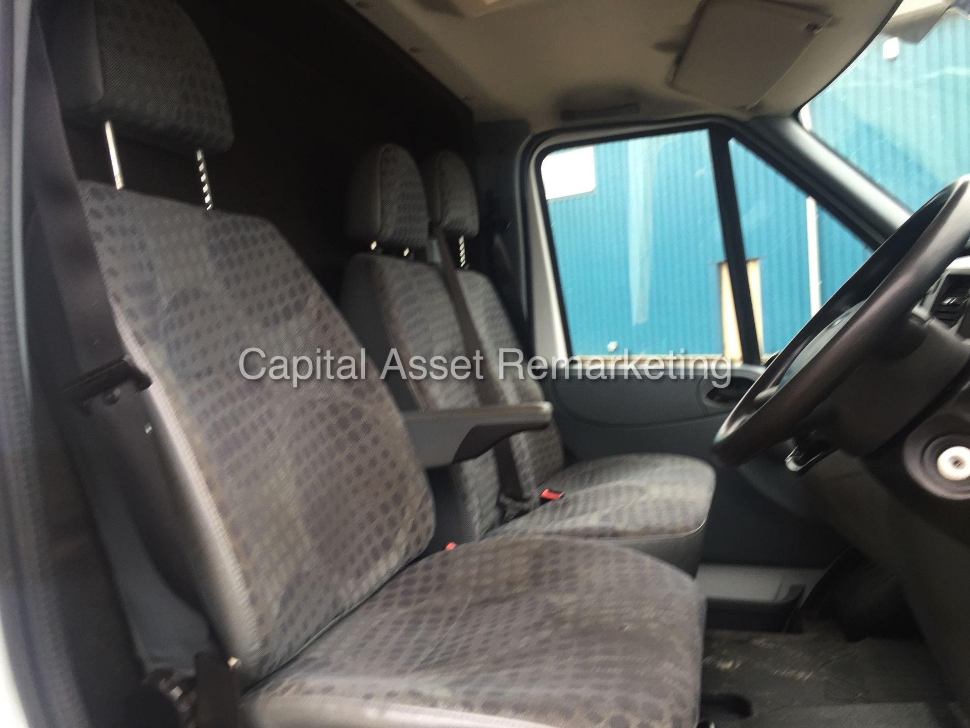 FORD TRANSIT 125 T350L RWD (2013 MODEL) 2.2 TDCI - 125ps - 6 SPEED 'LWB - HI ROOF' (1 FORMER KEEPER) - Image 12 of 19