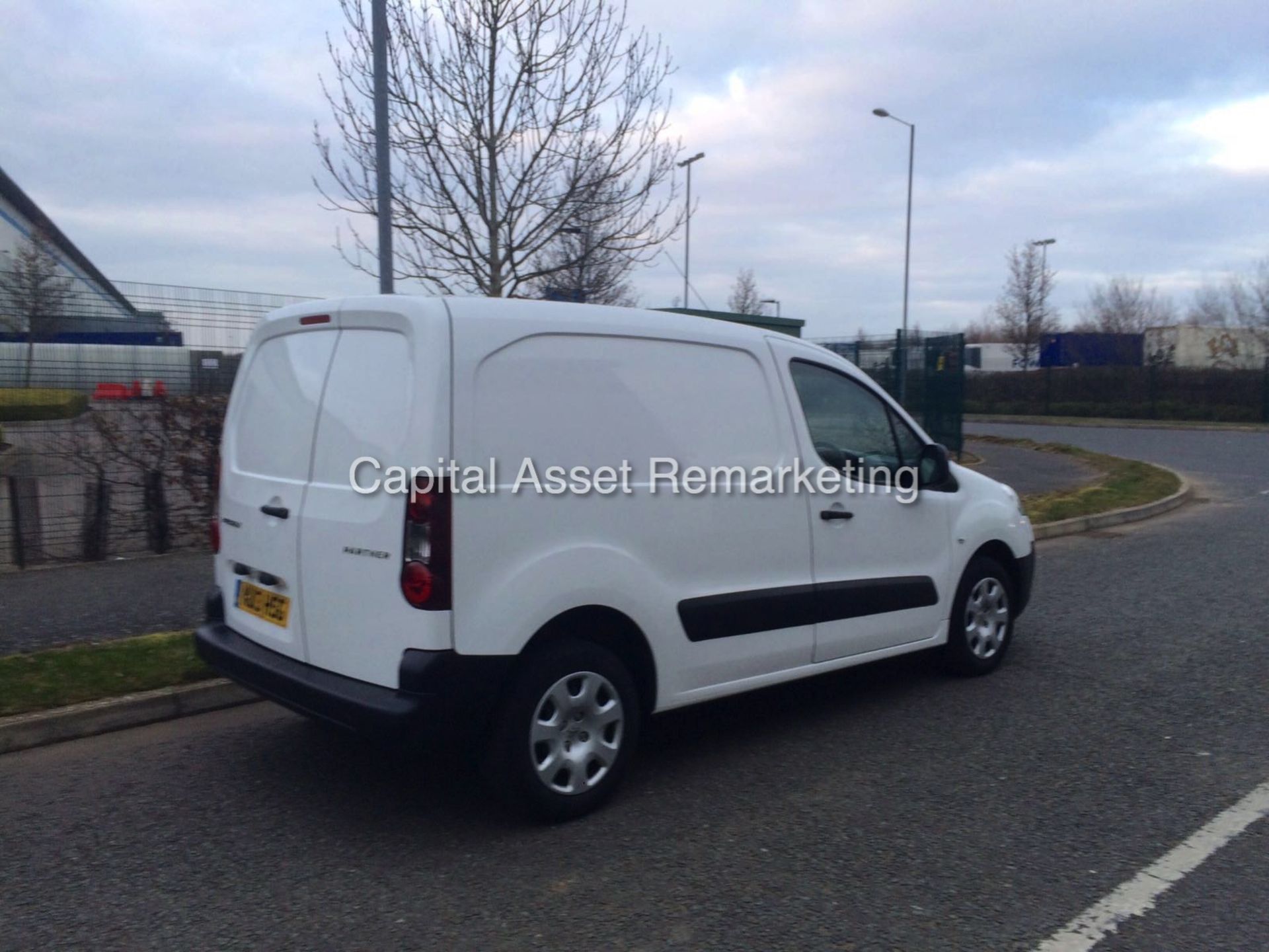 PEUGEOT PARTNER 1.6HDI "NEW SHAPE" (2013 - 13 REG) AIR CON - ELEC PACK - SIDE LOADING DOOR - 1 OWNER - Image 5 of 13