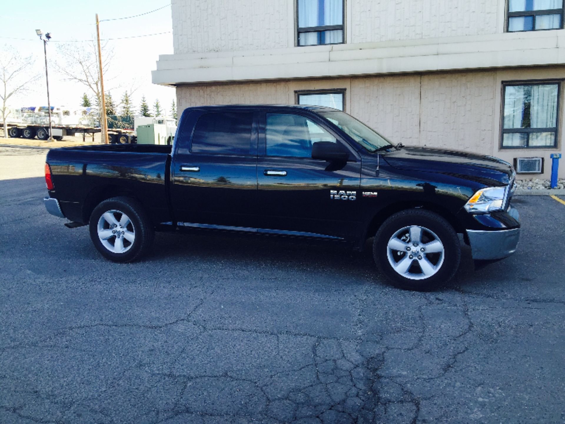 DODGE RAM 1500 SLT**5.7 HEMI V8**CREW CAB**METALLIC BLACK**A/C*CLIMATE CONTROL**FACELIFT 2011 MODEL - Image 5 of 15