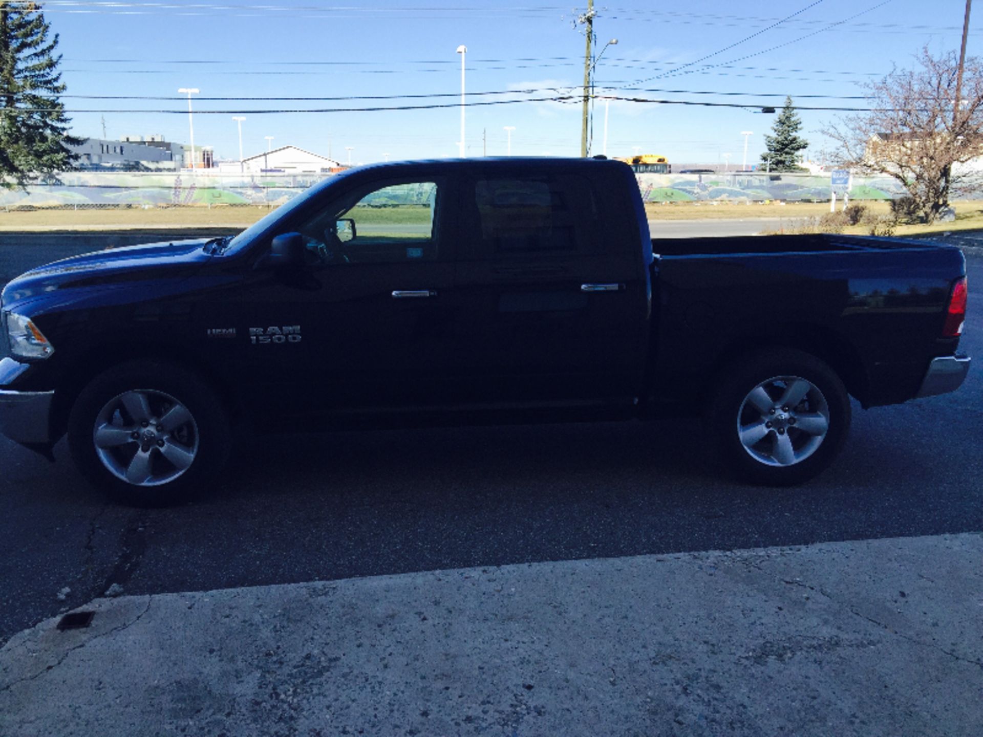 DODGE RAM 1500 SLT**5.7 HEMI V8**CREW CAB**METALLIC BLACK**A/C*CLIMATE CONTROL**FACELIFT 2011 MODEL - Image 6 of 15