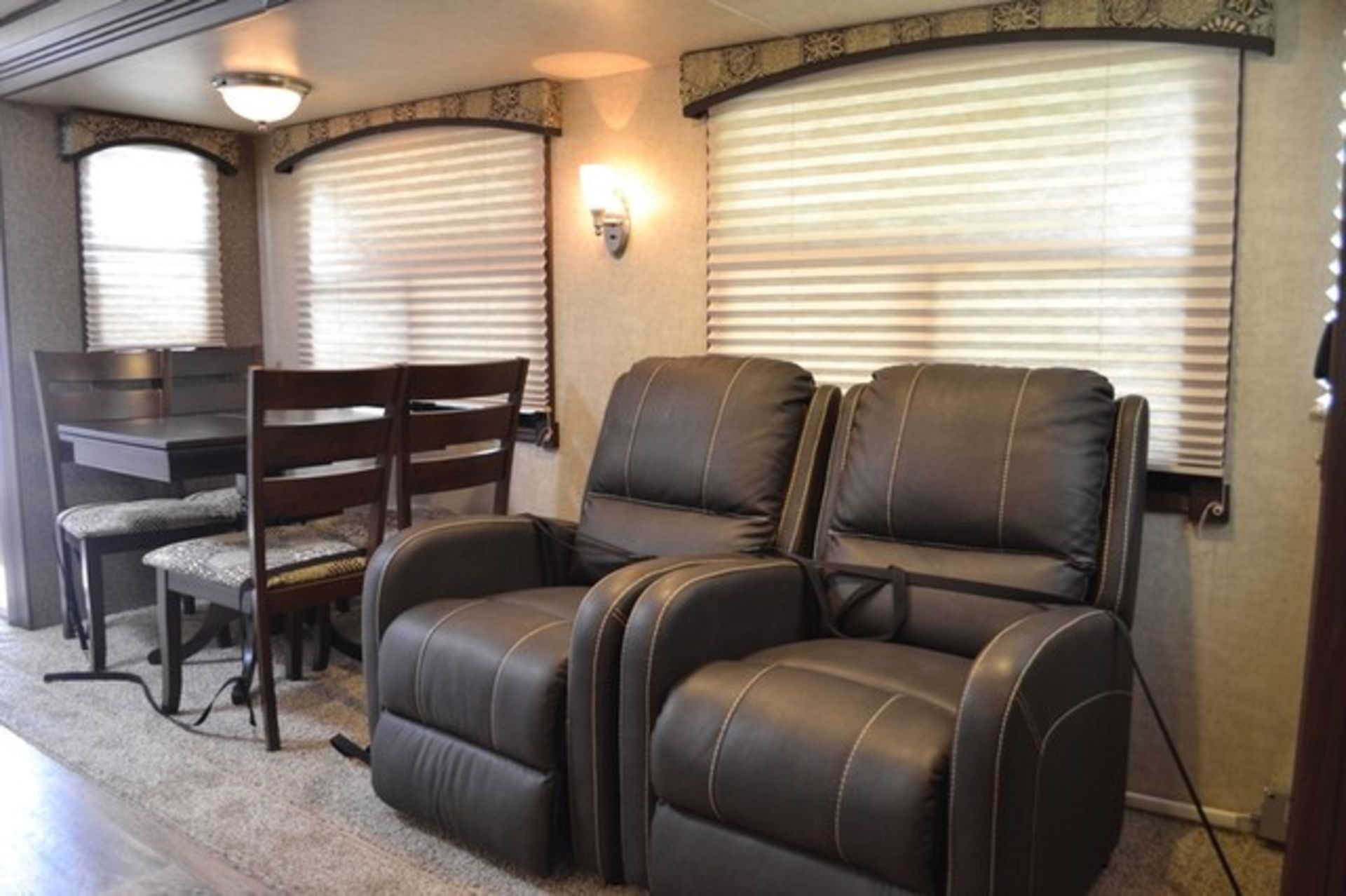 HEARTLAND SUNDANCE TRAVEL TRAILER 322 RES **BRAND NEW** DIRECT FROM HEARTLAND** FULL SPEC**A/C** - Image 7 of 12