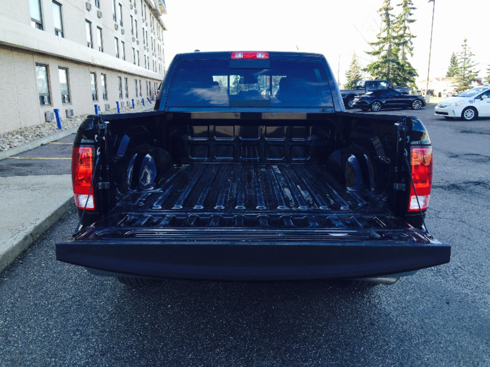 DODGE RAM 1500 SLT**5.7 HEMI V8**CREW CAB**METALLIC BLACK**A/C*CLIMATE CONTROL**FACELIFT 2011 MODEL - Image 10 of 15