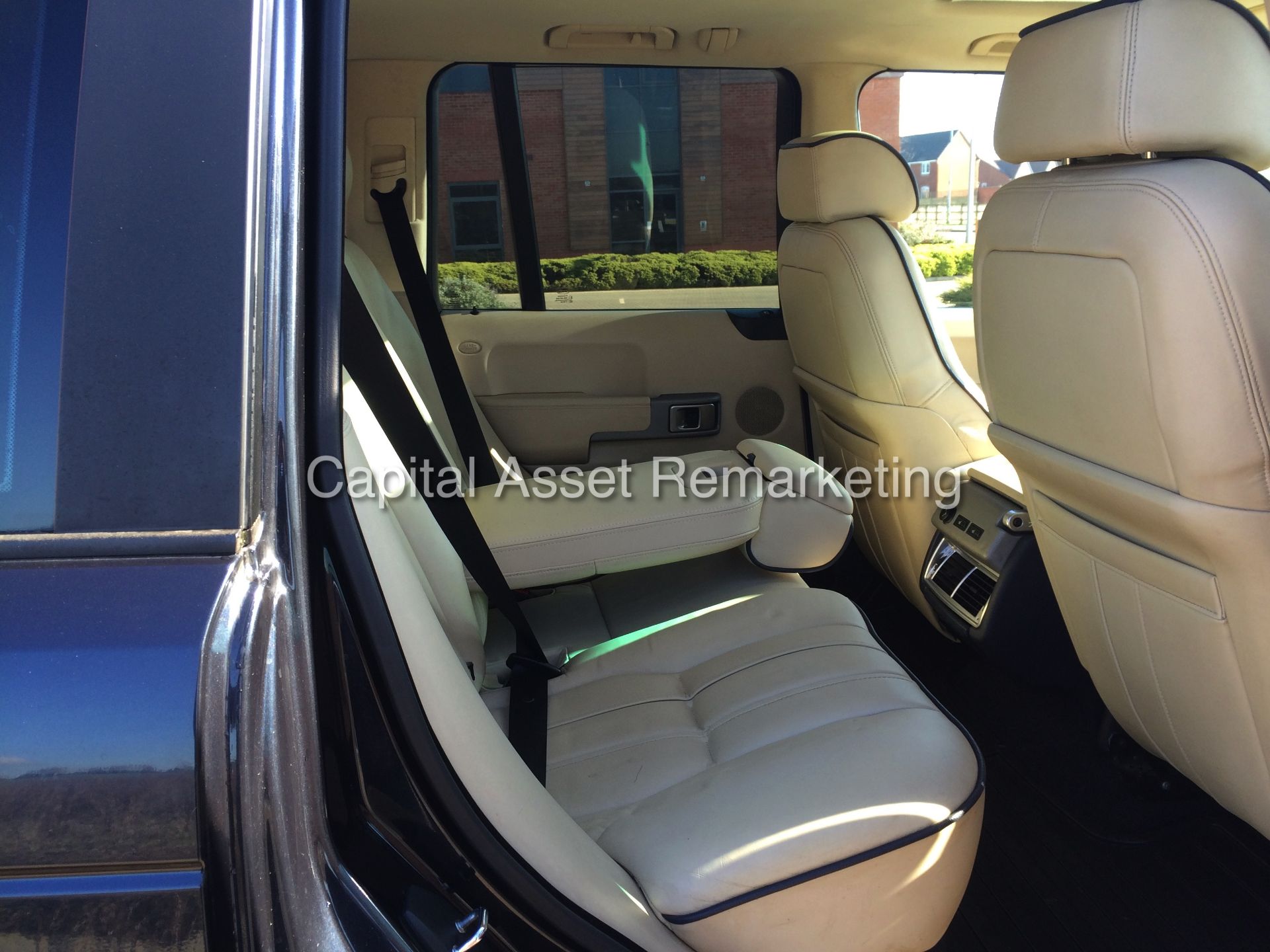 (ON SALE) RANGE ROVER "VOGUE" (2004 - 04 REG) SAT NAV - LEATHER - TOP OF THE RANGE - MASSIVE SPEC - Image 16 of 25