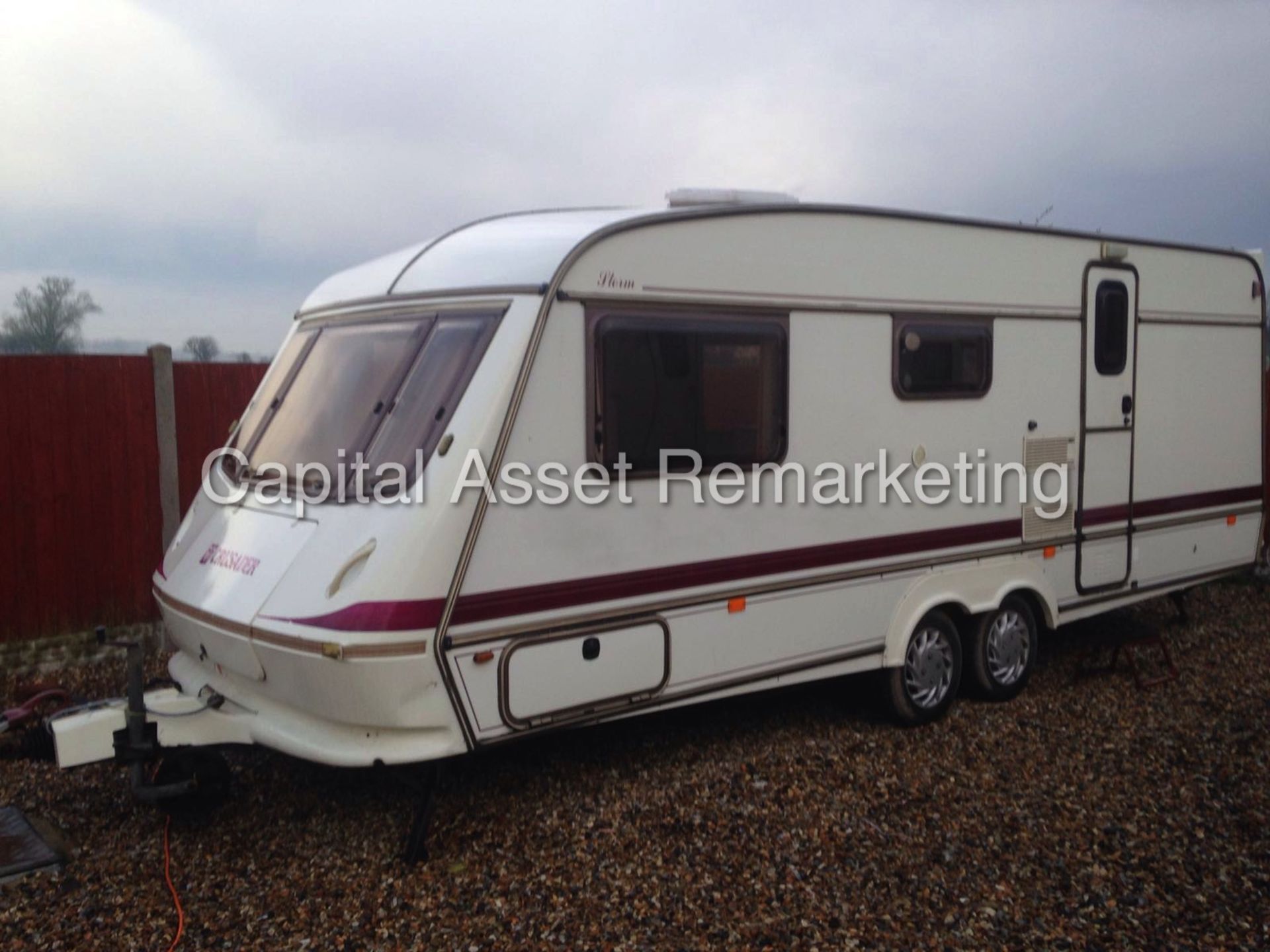 ELDDIS CRUSADER 'STORM' (2001) 5 BERTH TOURING CARAVAN (NO VAT - SAVE 20%)