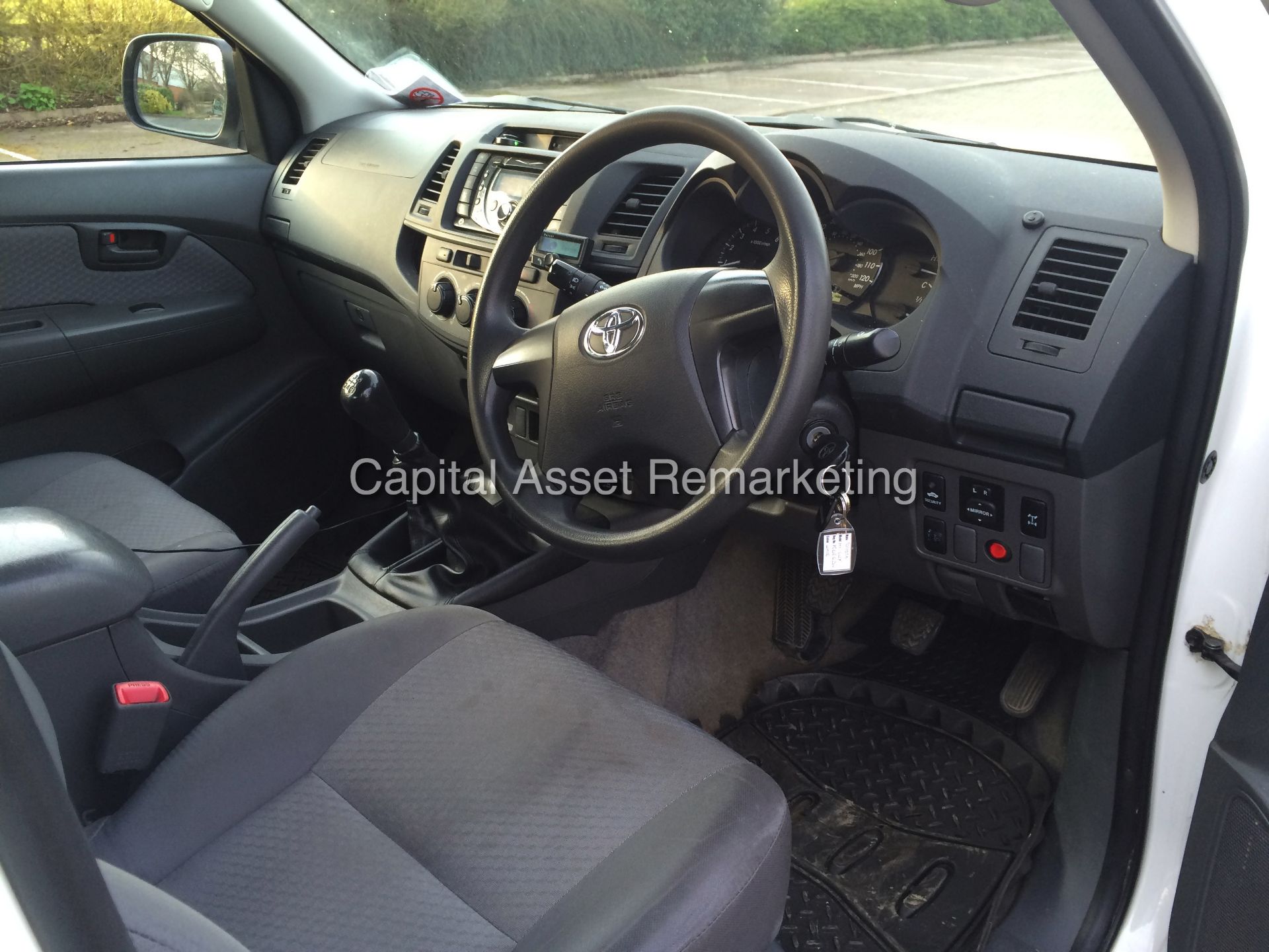 TOYOTA HILUX 2.5 D-4D (2013 MODEL) DOUBLE CAB - NEW SHAPE - 1 OWNER - FSH - AIR CON - ELEC PACK - Image 10 of 21