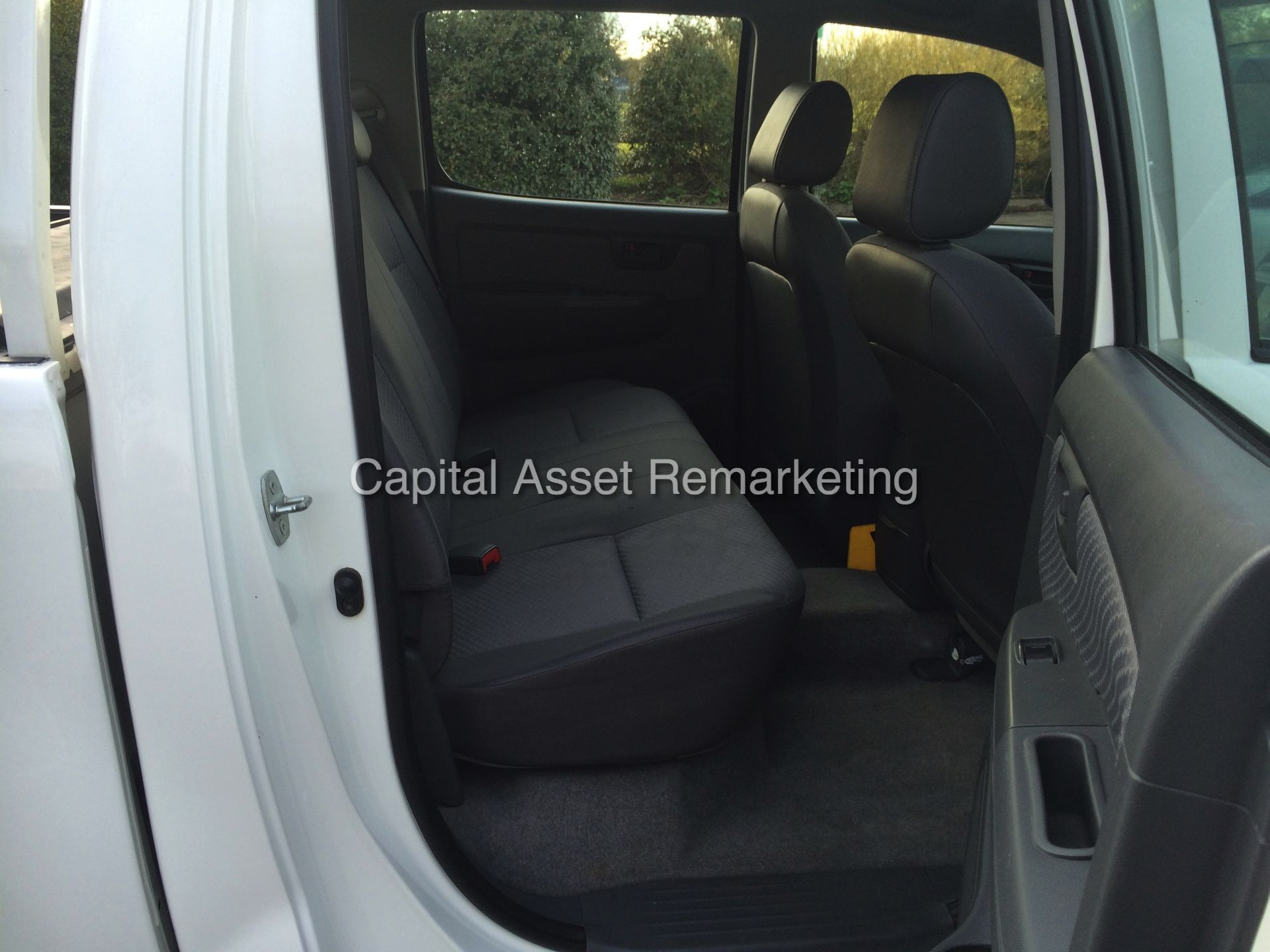 TOYOTA HILUX 2.5 D-4D (2013 MODEL) DOUBLE CAB - NEW SHAPE - 1 OWNER - FSH - AIR CON - ELEC PACK - Image 17 of 21