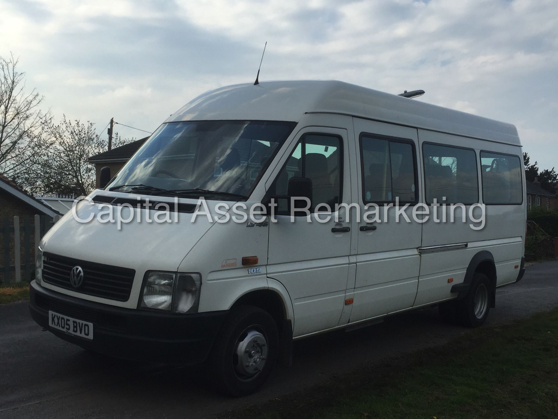 (ON SALE) VOLKSWAGEN LT46 '17 SEATER MINI-BUS' (2005) 2.5 TDI - 109 BHP - REAR LIFT - A/C (NO VAT)