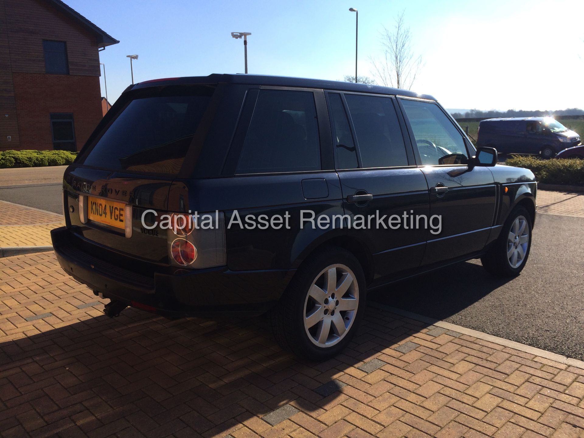 (ON SALE) RANGE ROVER "VOGUE" (2004 - 04 REG) SAT NAV - LEATHER - TOP OF THE RANGE - MASSIVE SPEC - Image 7 of 25