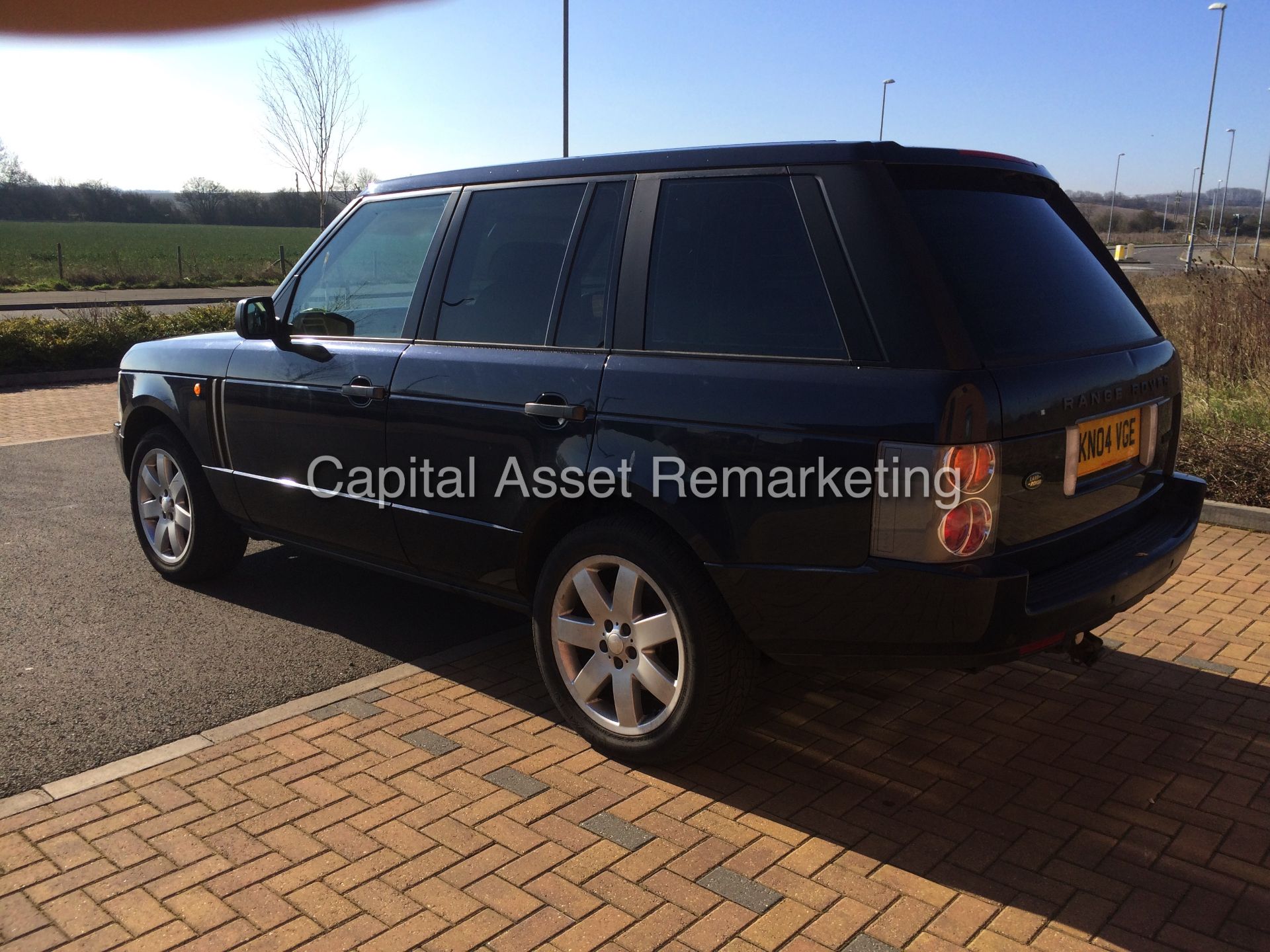 (ON SALE) RANGE ROVER "VOGUE" (2004 - 04 REG) SAT NAV - LEATHER - TOP OF THE RANGE - MASSIVE SPEC - Image 5 of 25