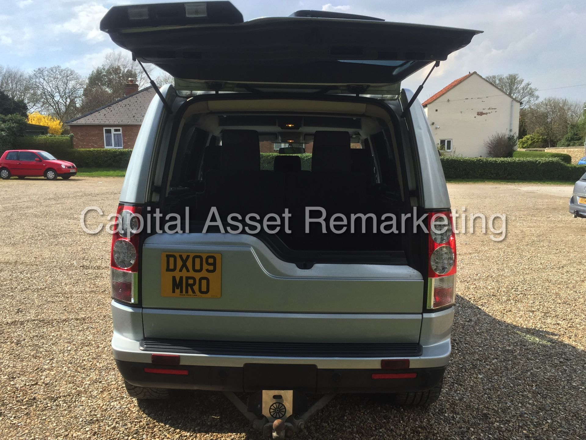 (ON SALE) LAND ROVER DISCOVERY (2009 - 09 REG) 2.7 TDV6 - AUTO - 7 SEATER - AIR SUSPENSION (NO VAT) - Image 11 of 26