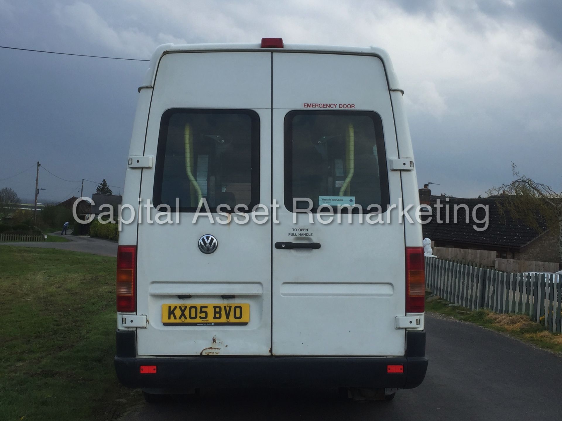 (ON SALE) VOLKSWAGEN LT46 '17 SEATER MINI-BUS' (2005) 2.5 TDI - 109 BHP - REAR LIFT - A/C (NO VAT) - Image 7 of 20