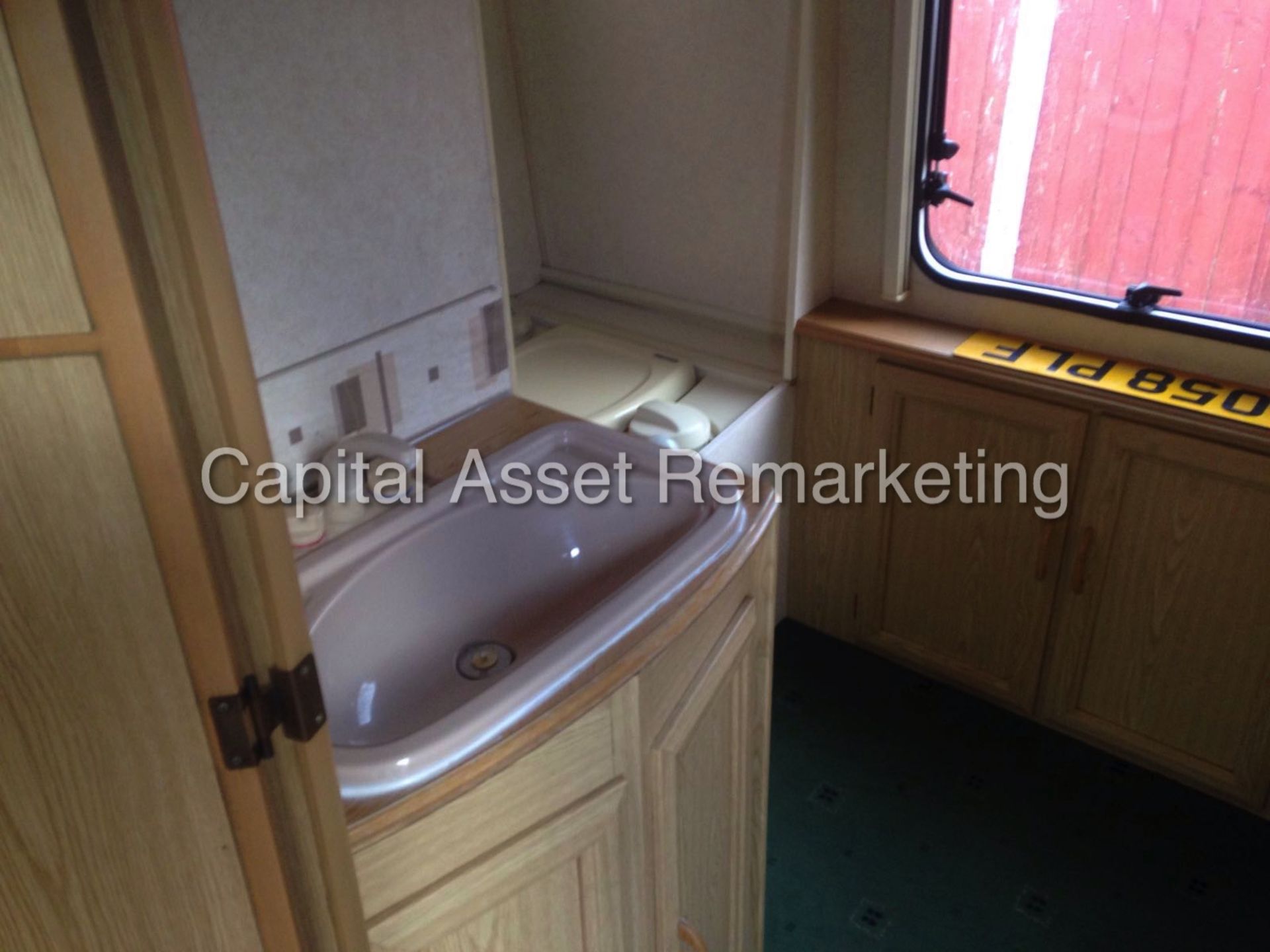 ELDDIS CRUSADER 'STORM' (2001) 5 BERTH TOURING CARAVAN (NO VAT - SAVE 20%) - Image 15 of 22