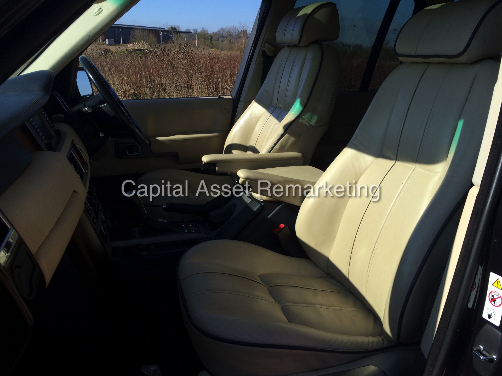 (ON SALE) RANGE ROVER "VOGUE" (2004 - 04 REG) SAT NAV - LEATHER - TOP OF THE RANGE - MASSIVE SPEC - Image 14 of 25