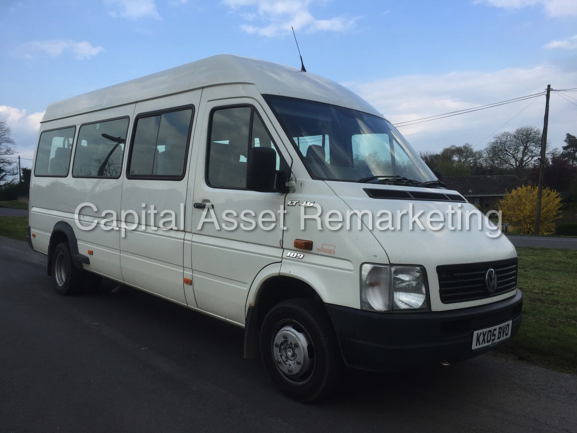 (ON SALE) VOLKSWAGEN LT46 '17 SEATER MINI-BUS' (2005) 2.5 TDI - 109 BHP - REAR LIFT - A/C (NO VAT) - Image 4 of 20