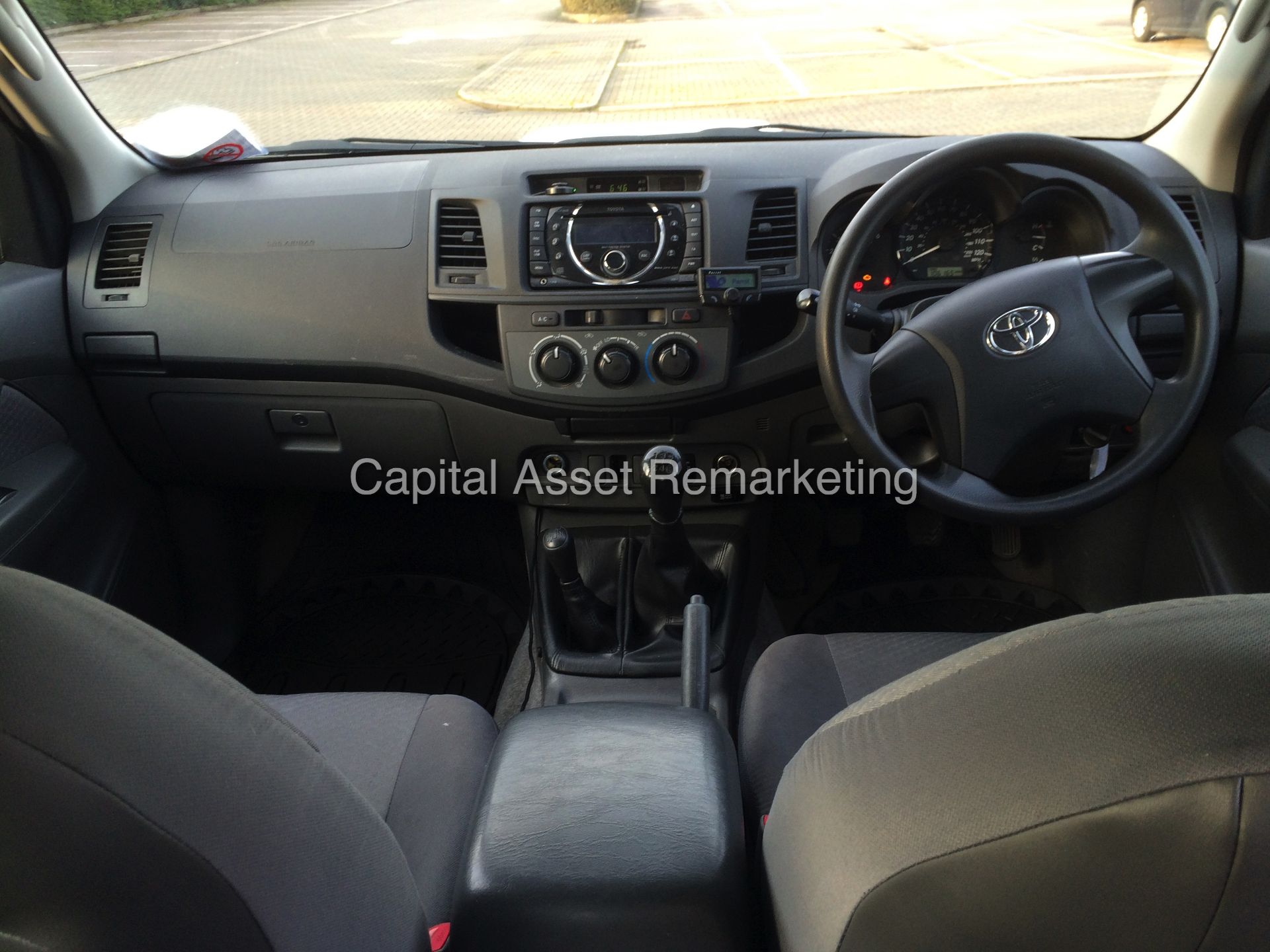 TOYOTA HILUX 2.5 D-4D (2013 MODEL) DOUBLE CAB - NEW SHAPE - 1 OWNER - FSH - AIR CON - ELEC PACK - Image 12 of 21