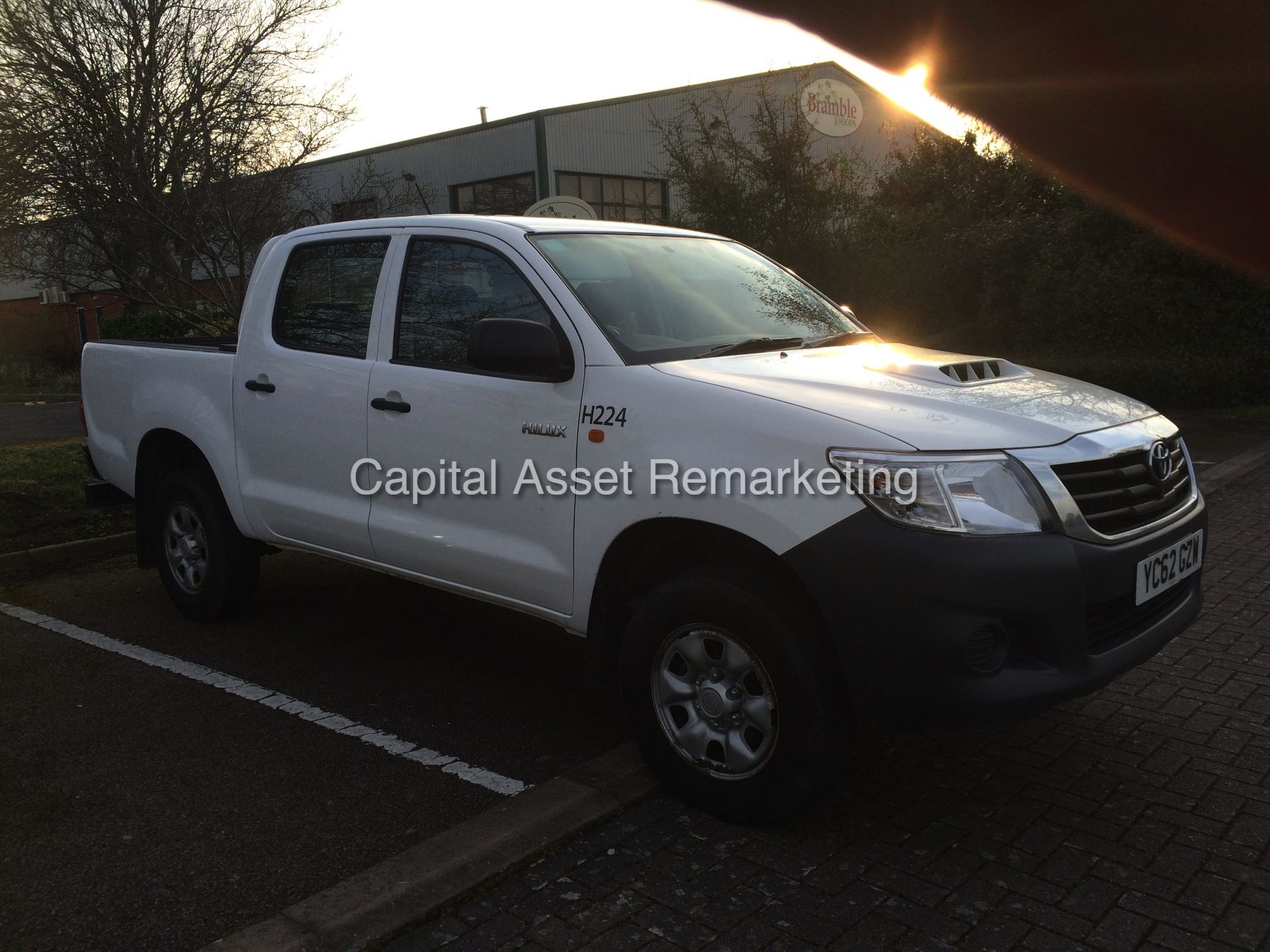 TOYOTA HILUX 2.5 D-4D (2013 MODEL) DOUBLE CAB - NEW SHAPE - 1 OWNER - FSH - AIR CON - ELEC PACK - Image 3 of 21