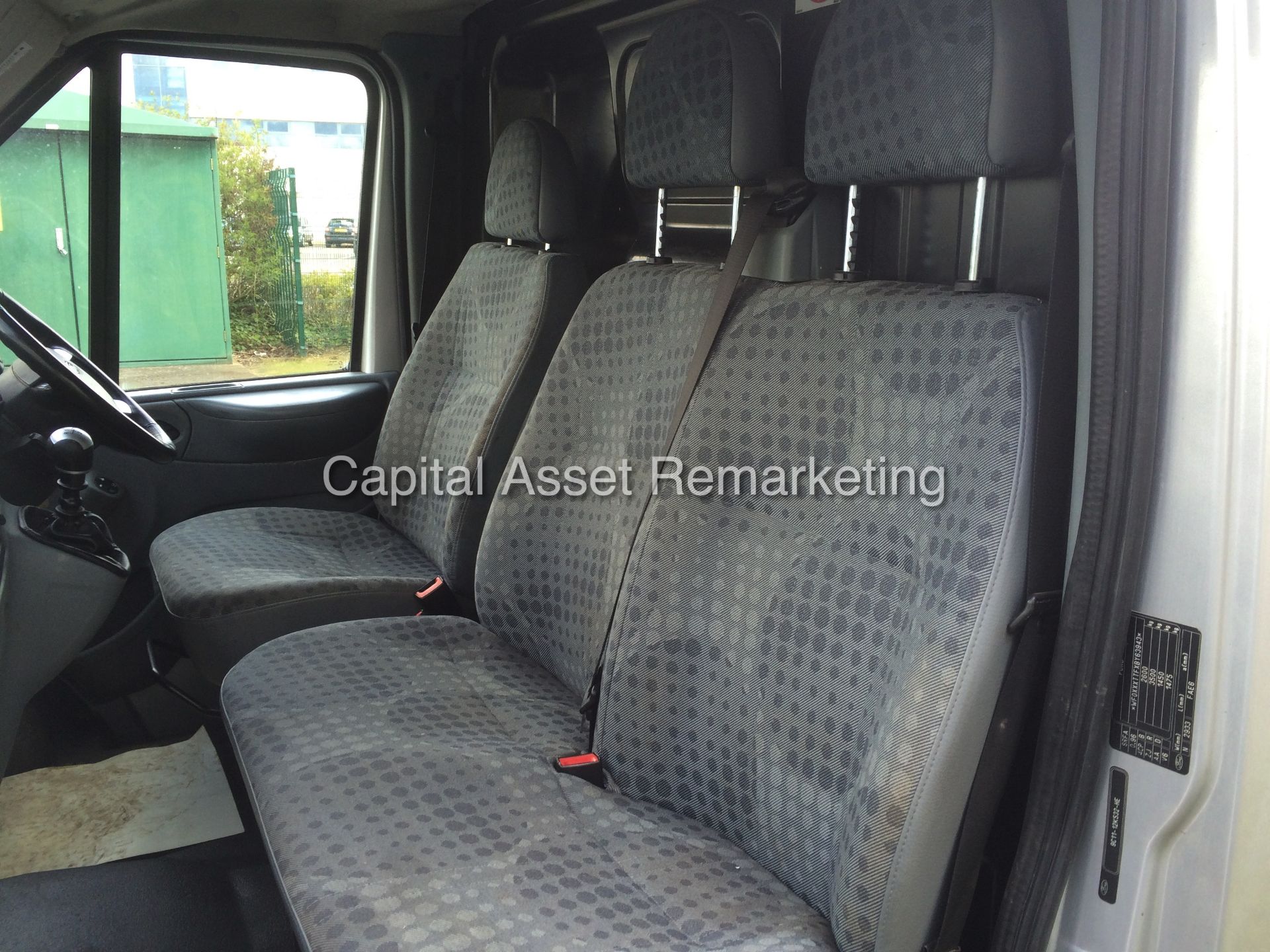 FORD TRANSIT 2.2TDCI "TREND" T260 SWB - 115PSI / 6 SPEED (2012 MODEL) AIR CON - ELEC PACK - SILVER - Image 14 of 19