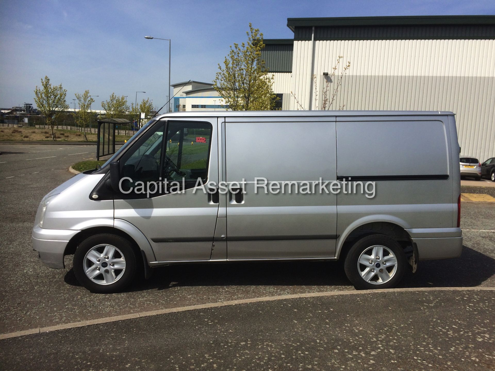 FORD TRANSIT 2.2TDCI "LIMITED" 125PSI / 6 SPEED (2013 MODEL) FULLY LOADED - AIR CON - ELEC PACK - Image 4 of 21