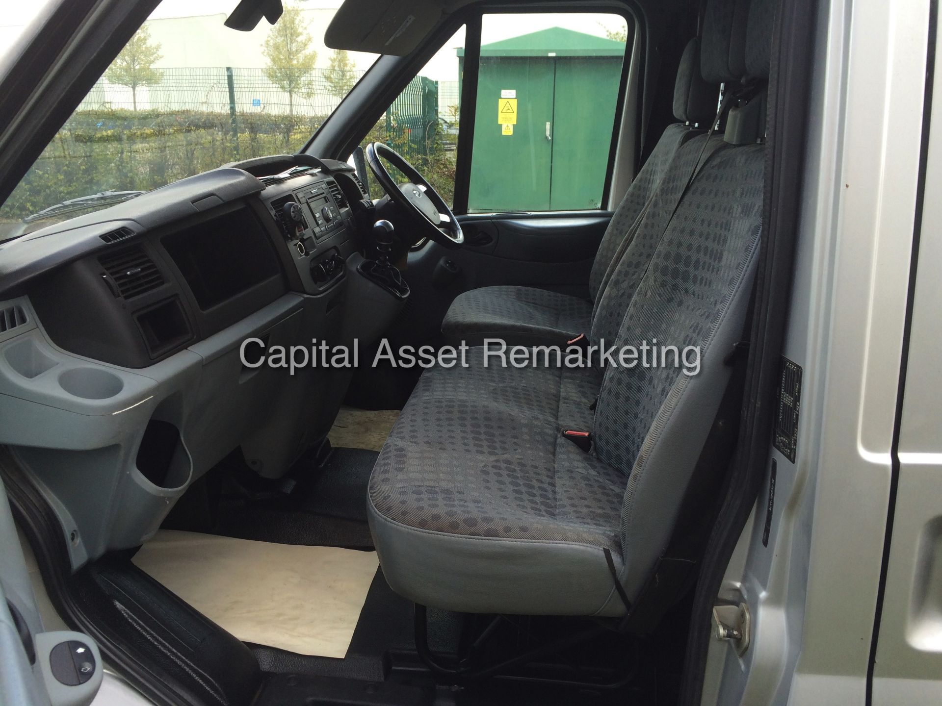 FORD TRANSIT 2.2TDCI "TREND" T260 SWB - 115PSI / 6 SPEED (2012 MODEL) AIR CON - ELEC PACK - SILVER - Image 12 of 19