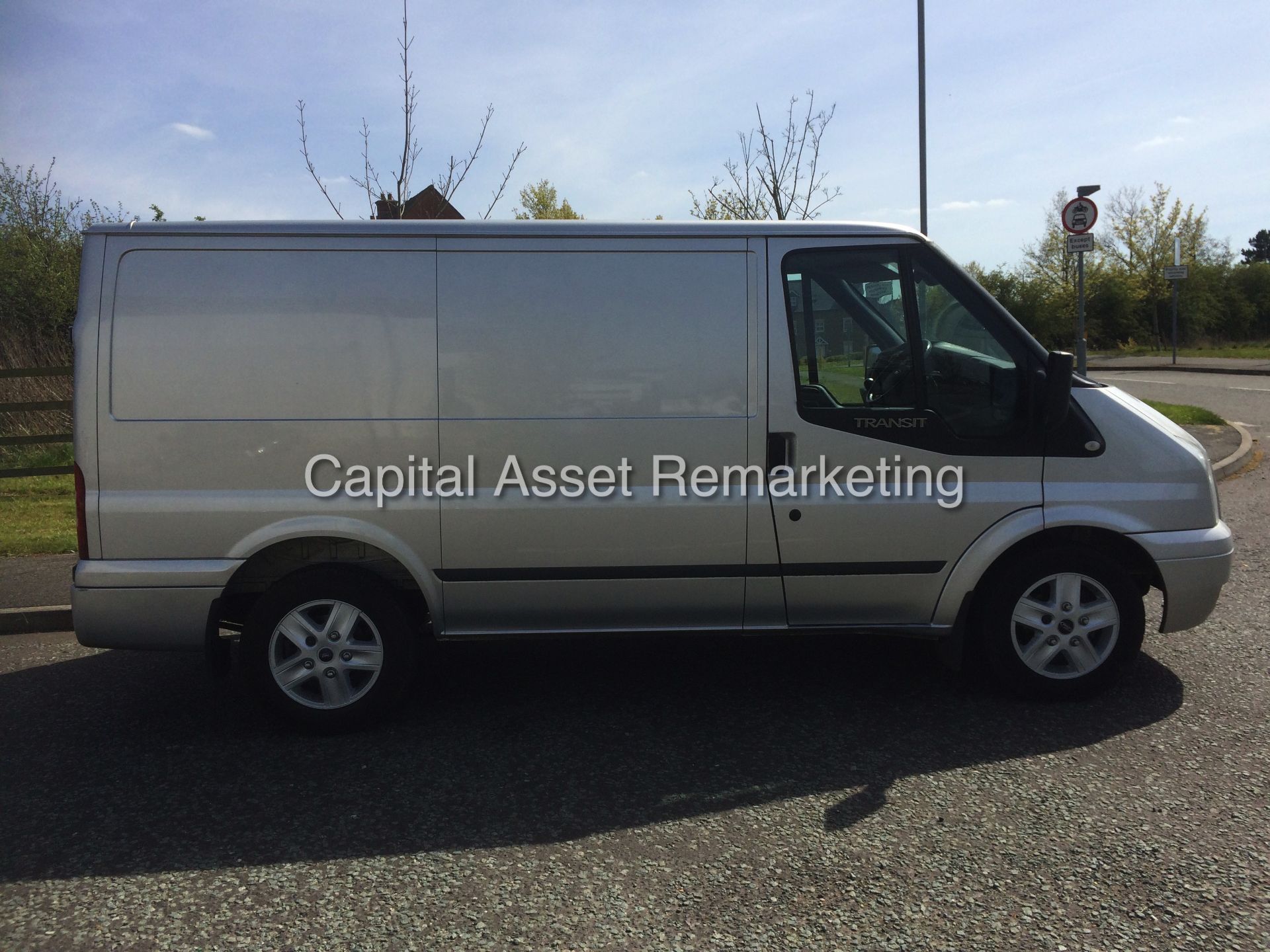 FORD TRANSIT 2.2TDCI "LIMITED" 125PSI / 6 SPEED (2013 MODEL) FULLY LOADED - AIR CON - ELEC PACK - Image 8 of 21