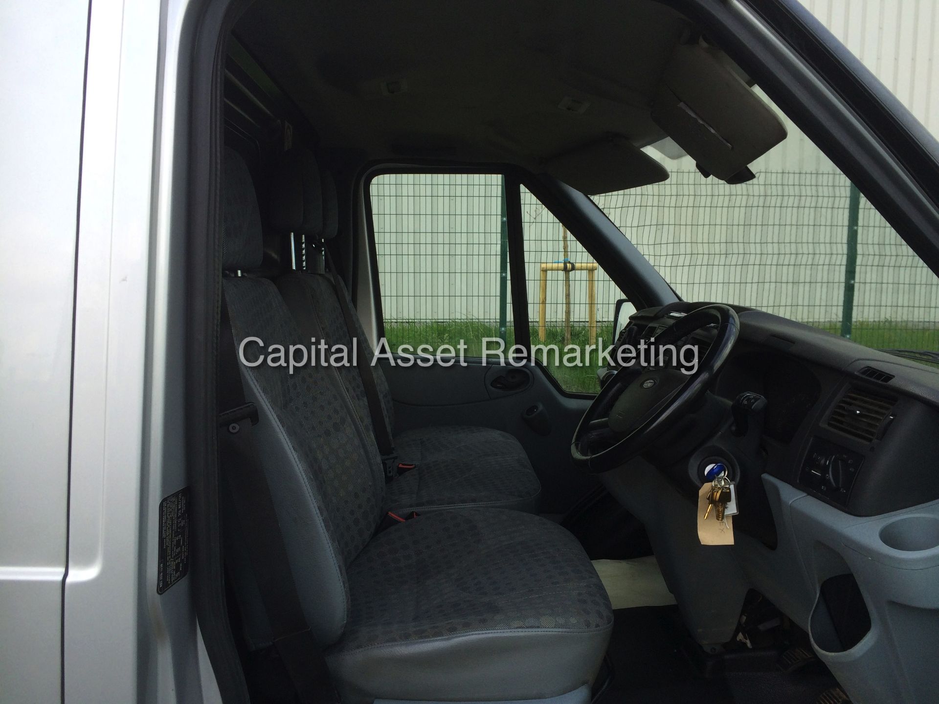 FORD TRANSIT 2.2TDCI "TREND" T260 SWB - 115PSI / 6 SPEED (2012 MODEL) AIR CON - ELEC PACK - SILVER - Image 9 of 19