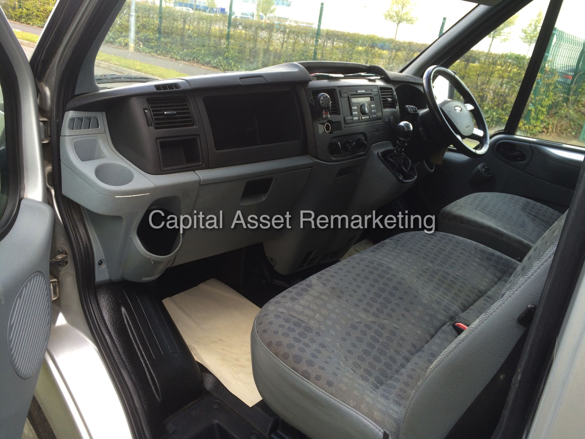 FORD TRANSIT 2.2TDCI "TREND" T260 SWB - 115PSI / 6 SPEED (2012 MODEL) AIR CON - ELEC PACK - SILVER - Image 13 of 19