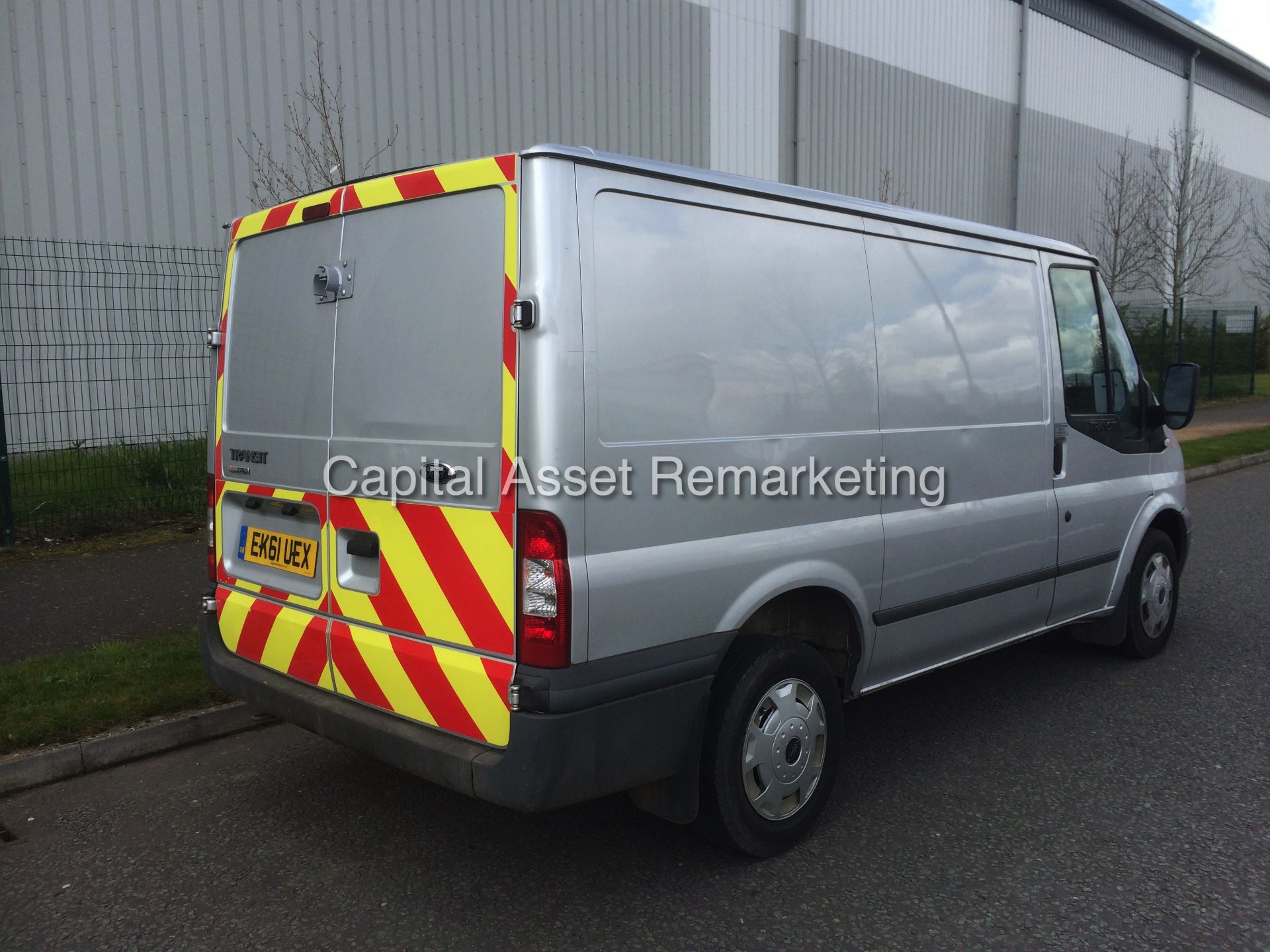 FORD TRANSIT 2.2TDCI "TREND" T260 SWB - 115PSI / 6 SPEED (2012 MODEL) AIR CON - ELEC PACK - SILVER - Image 7 of 19