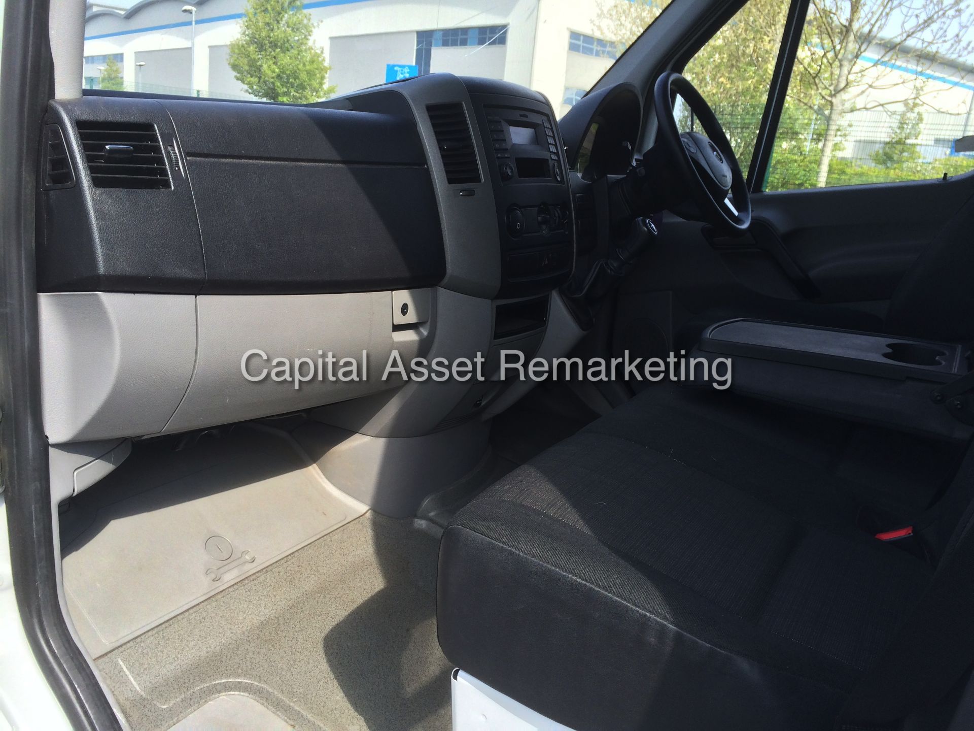 MERCEDES SPRINTER 313CDI - LWB / HI TOP (2014 MODEL) "NEW SHAPE" - 1 OWNER - STILL UNDER WARRANTY - Image 13 of 19