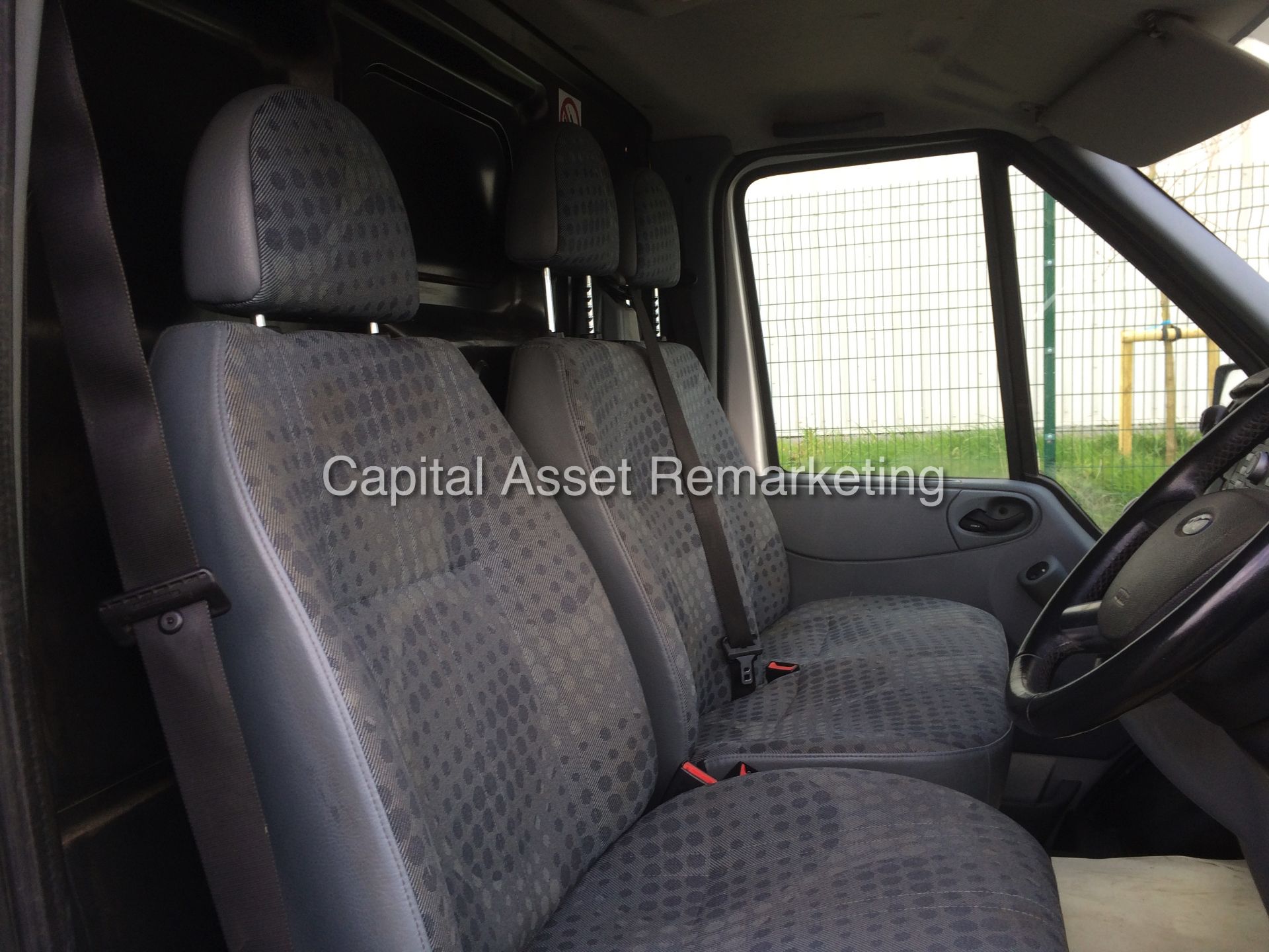 FORD TRANSIT 2.2TDCI "TREND" T260 SWB - 115PSI / 6 SPEED (2012 MODEL) AIR CON - ELEC PACK - SILVER - Image 11 of 19