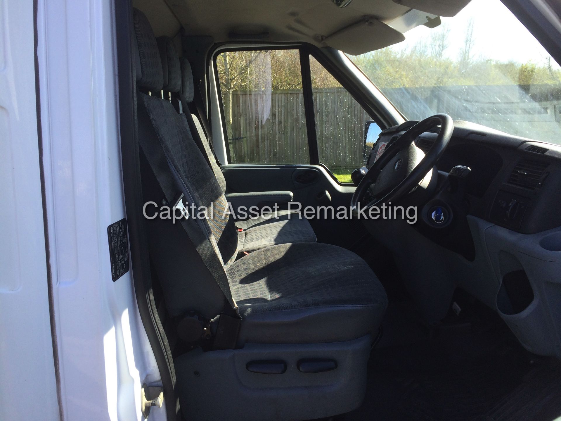 FORD TRANSIT T350 (115) - 2.4TDCI - 14 FOOT LUTON WITH ELECTRIC TAIL LIFT - LONG WHEEL BASE - - Image 9 of 19