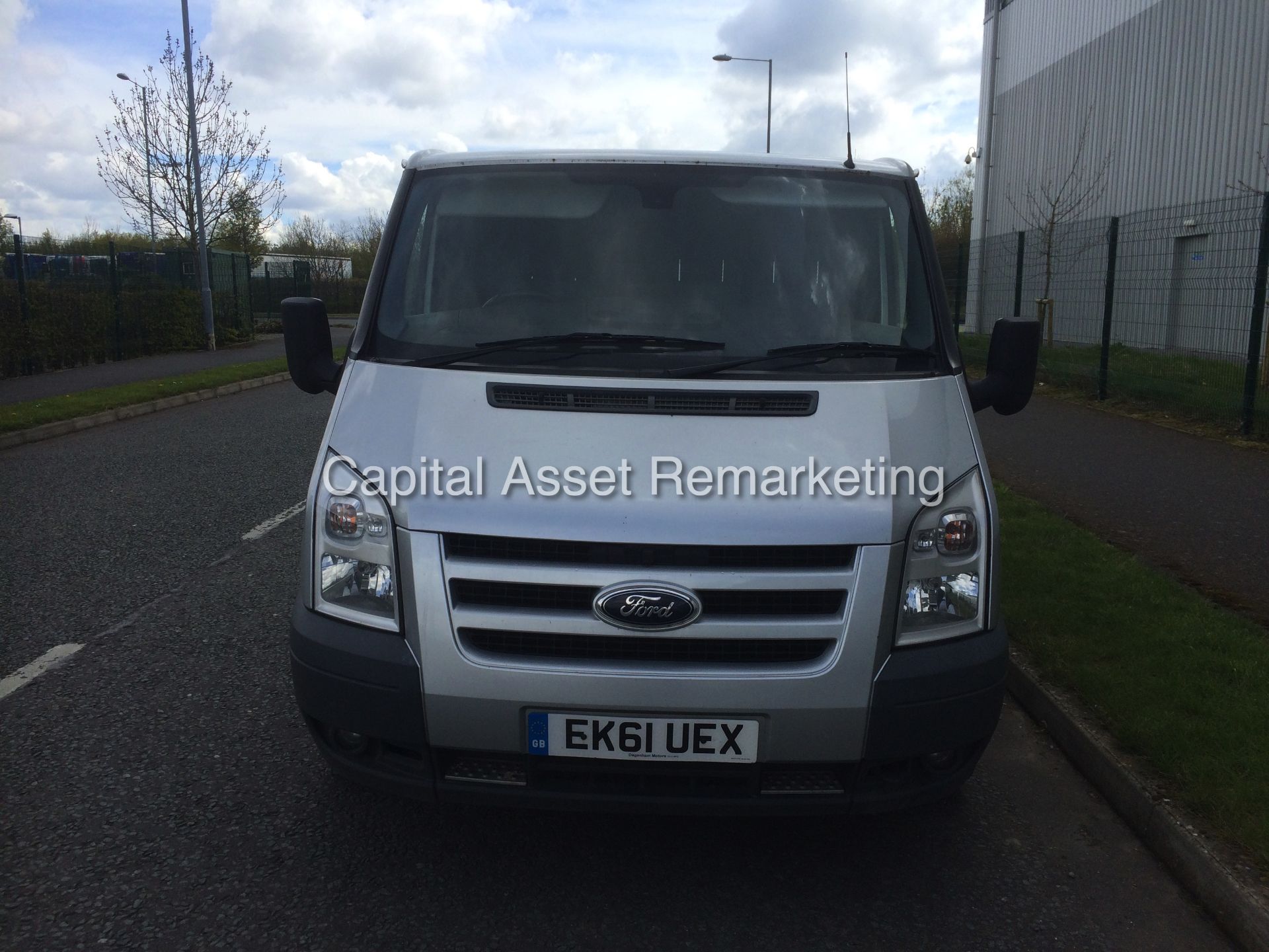 FORD TRANSIT 2.2TDCI "TREND" T260 SWB - 115PSI / 6 SPEED (2012 MODEL) AIR CON - ELEC PACK - SILVER - Image 2 of 19