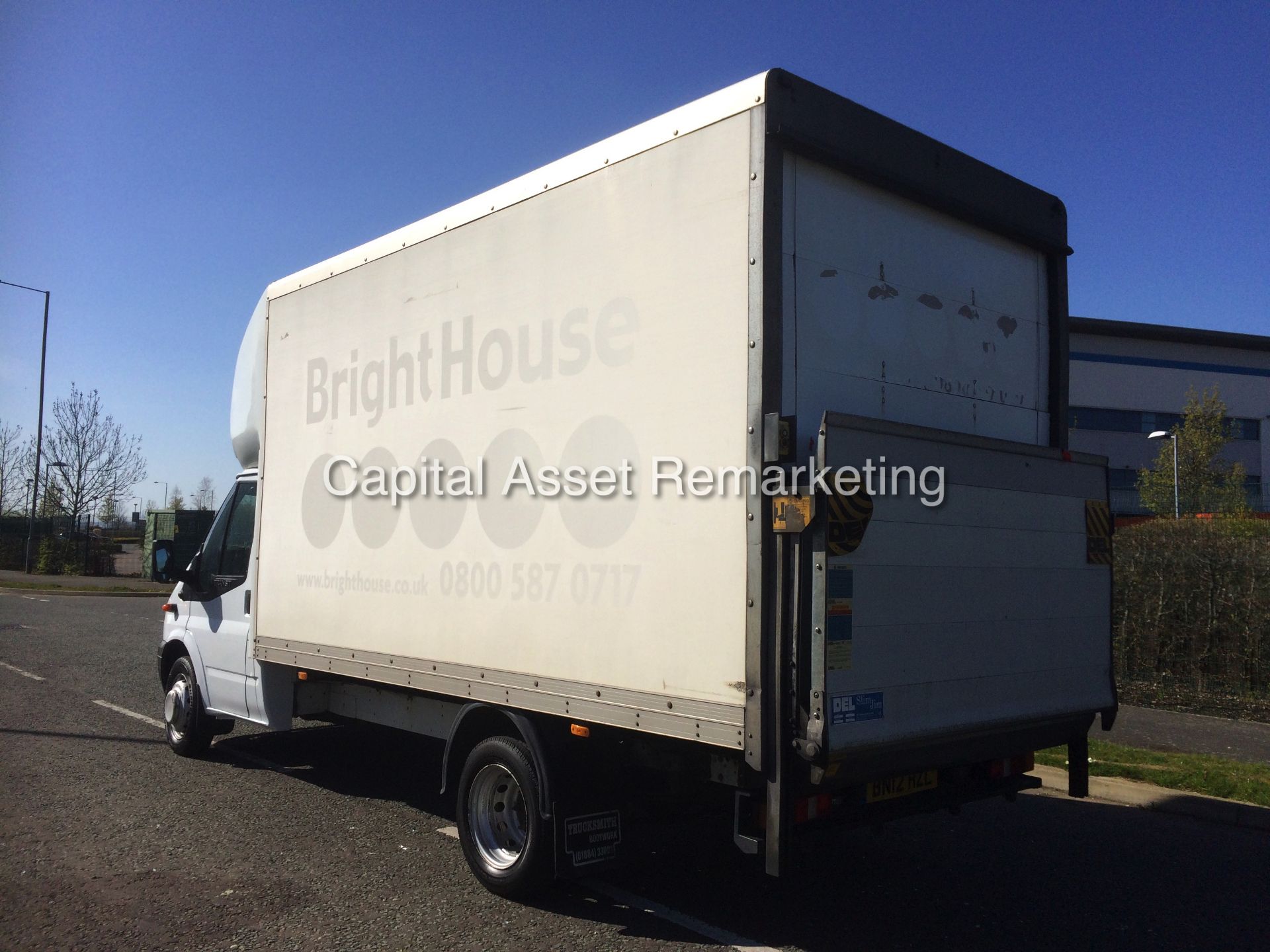 FORD TRANSIT T350 (115) - 2.4TDCI - 14 FOOT LUTON WITH ELECTRIC TAIL LIFT - LONG WHEEL BASE - - Image 5 of 19