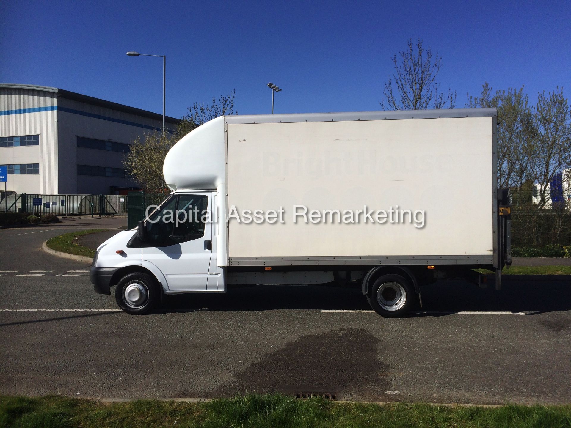 FORD TRANSIT T350 (115) - 2.4TDCI - 14 FOOT LUTON WITH ELECTRIC TAIL LIFT - LONG WHEEL BASE - - Image 4 of 19