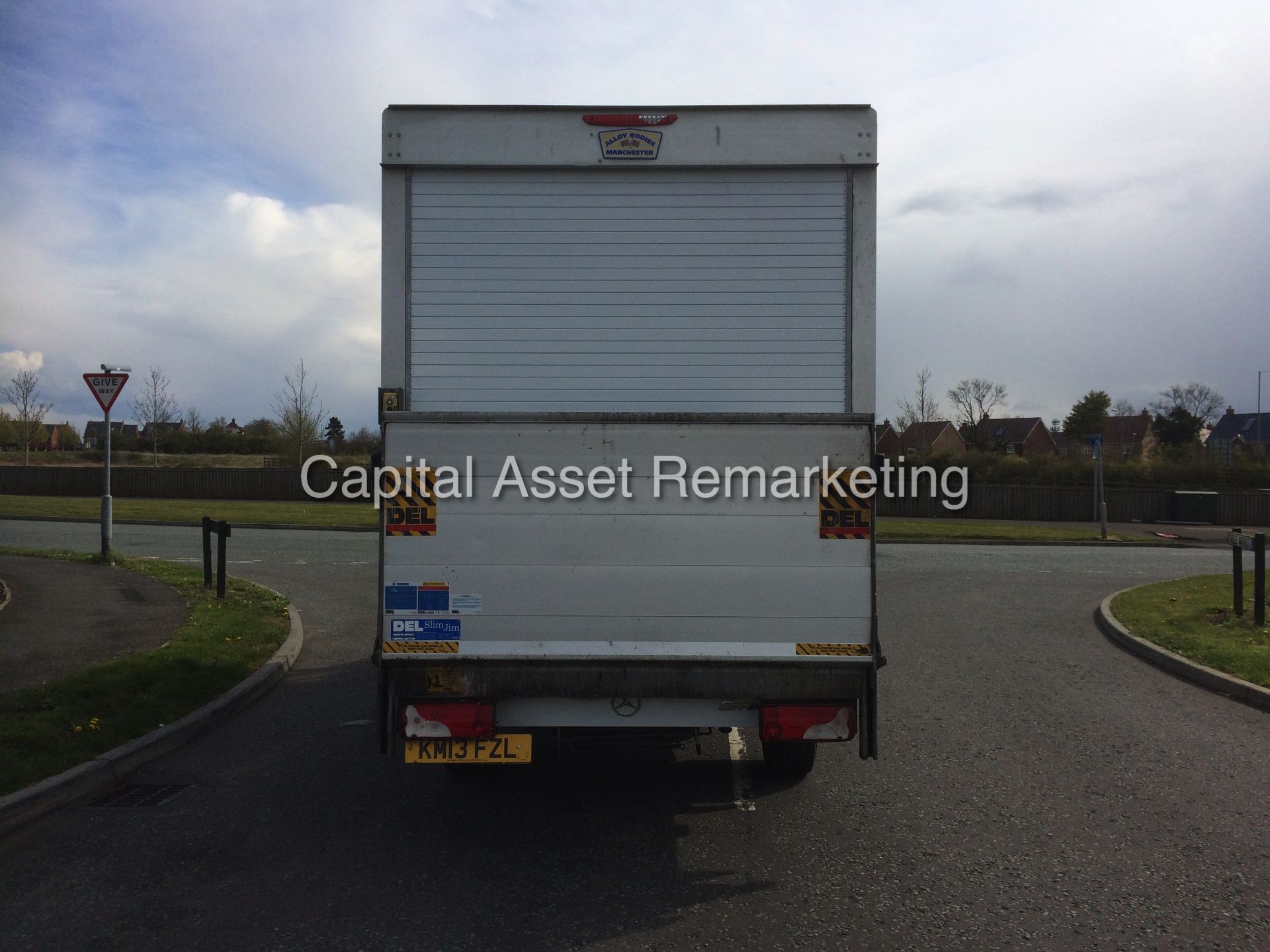 MERCEDES SPRINTER 313CDI - LONG WHEEL BASE LUTON WITH ELECTRIC TAIL LIFT - 13 REG - 1 OWNER - LOOK! - Image 4 of 15