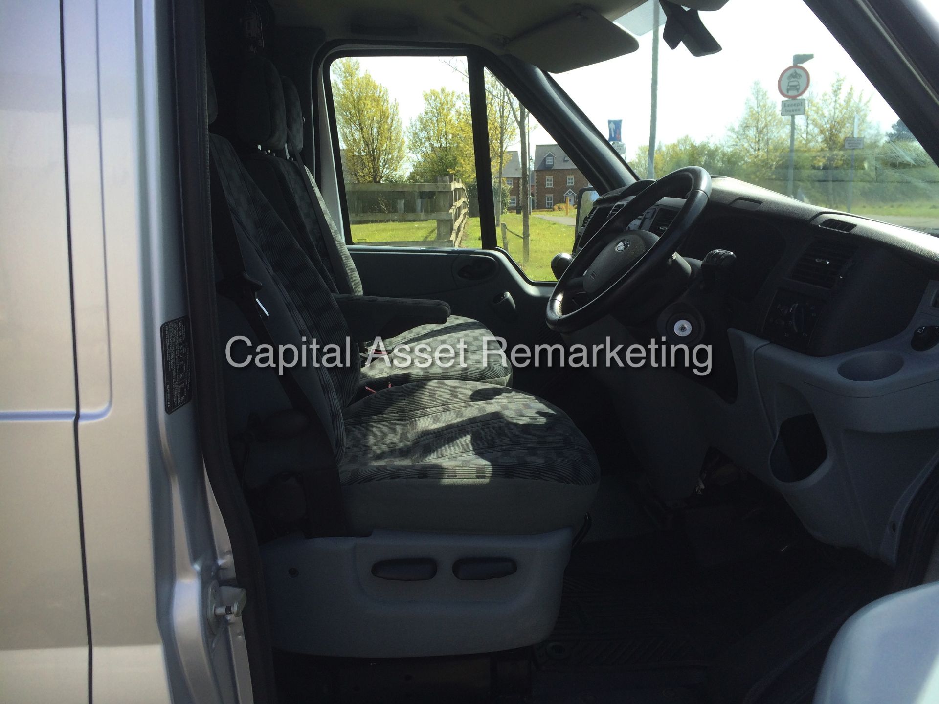 FORD TRANSIT 2.2TDCI "LIMITED" 125PSI / 6 SPEED (2013 MODEL) 1 OWNER - AIR CON - ELEC PACK - SILVER - Image 10 of 21