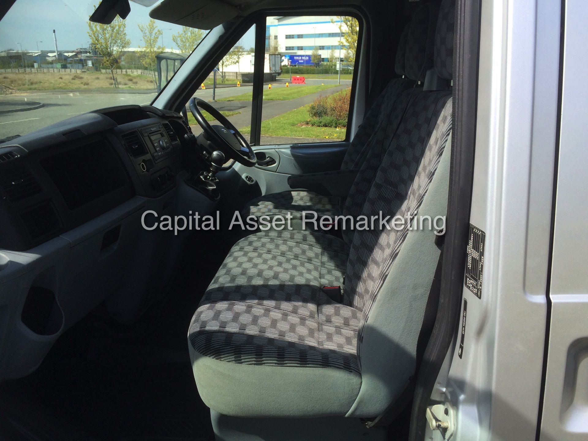 FORD TRANSIT 2.2TDCI "LIMITED" 125PSI / 6 SPEED (2013 MODEL) 1 OWNER - AIR CON - ELEC PACK - SILVER - Image 13 of 21